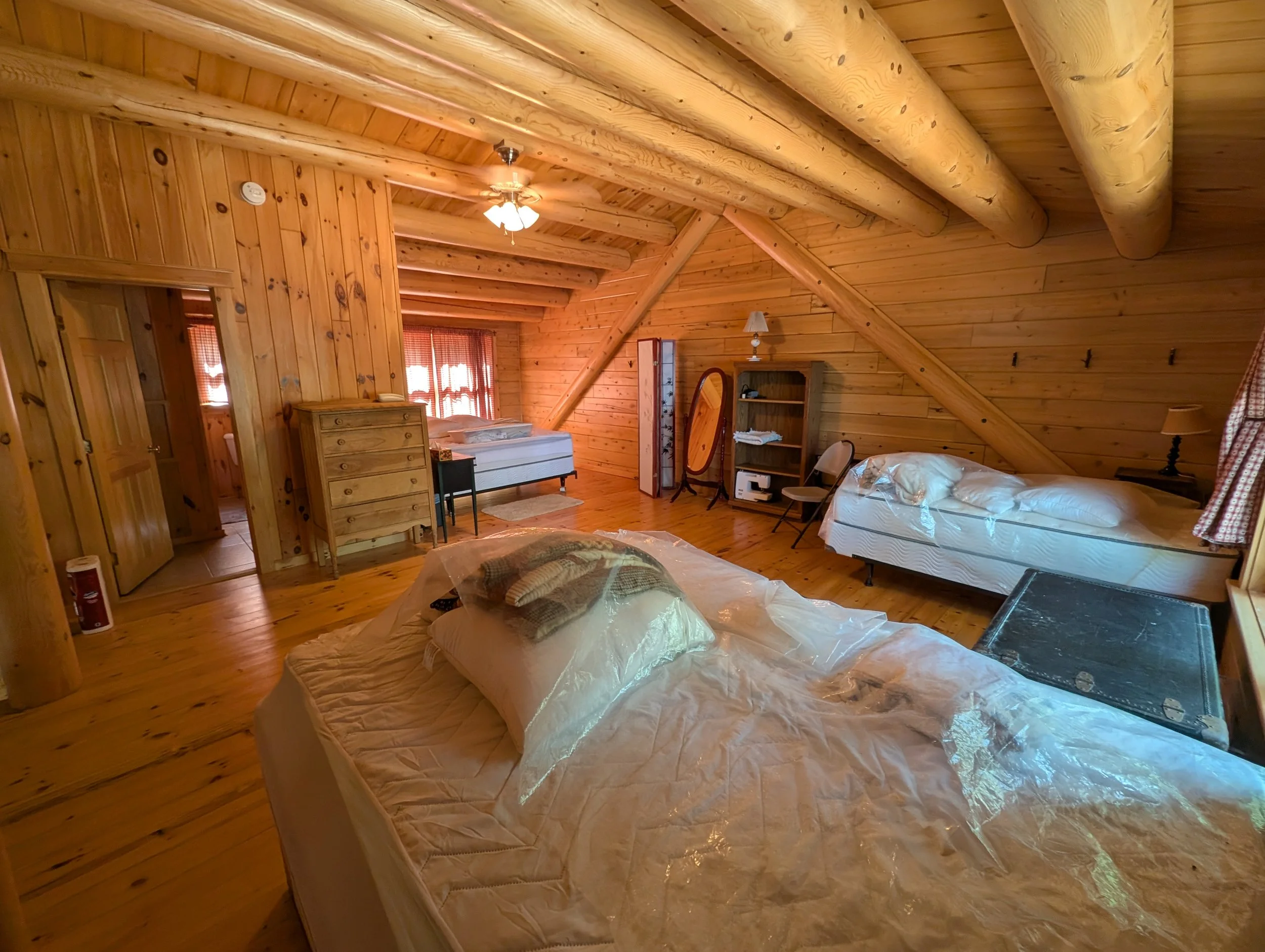 Loft area with 3 beds