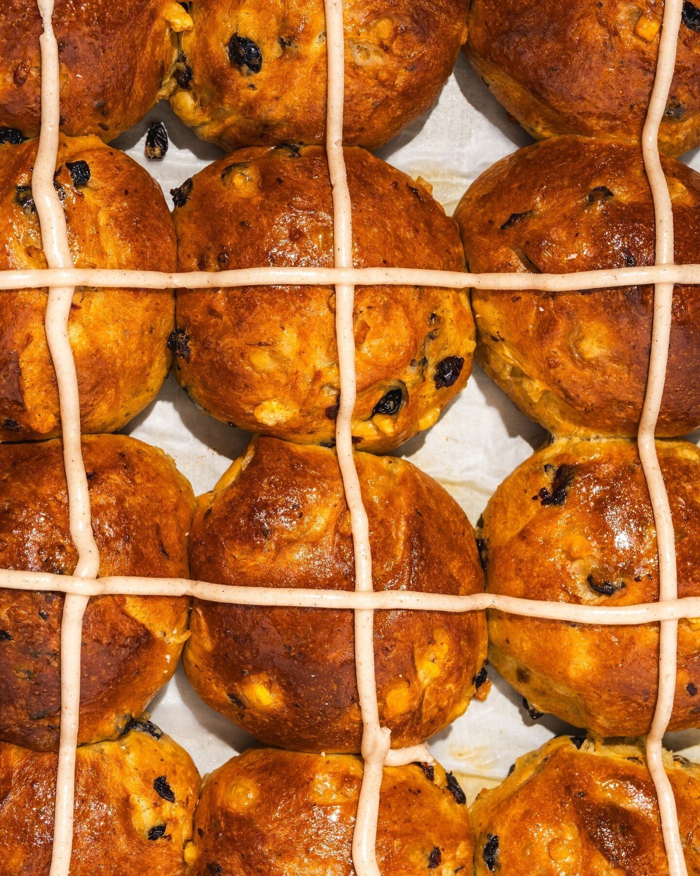 Hot cross buns ~ butter brioche, candied lemon and orange peels, rum-soaked currants, spiced icing.⁠
⁠
#vancouver #yvreats #vancouverfoodie #dishedvan #hotcrossbuns⁠