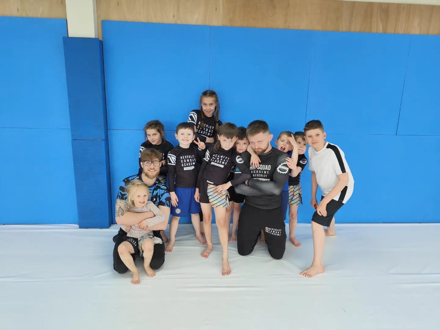 The crew

Check out our youth time table!

Monday 5.00pm
Kickboxing

Wednesday 5.00pm
Jiujitsu

Saturday 9. 00am
BJJ