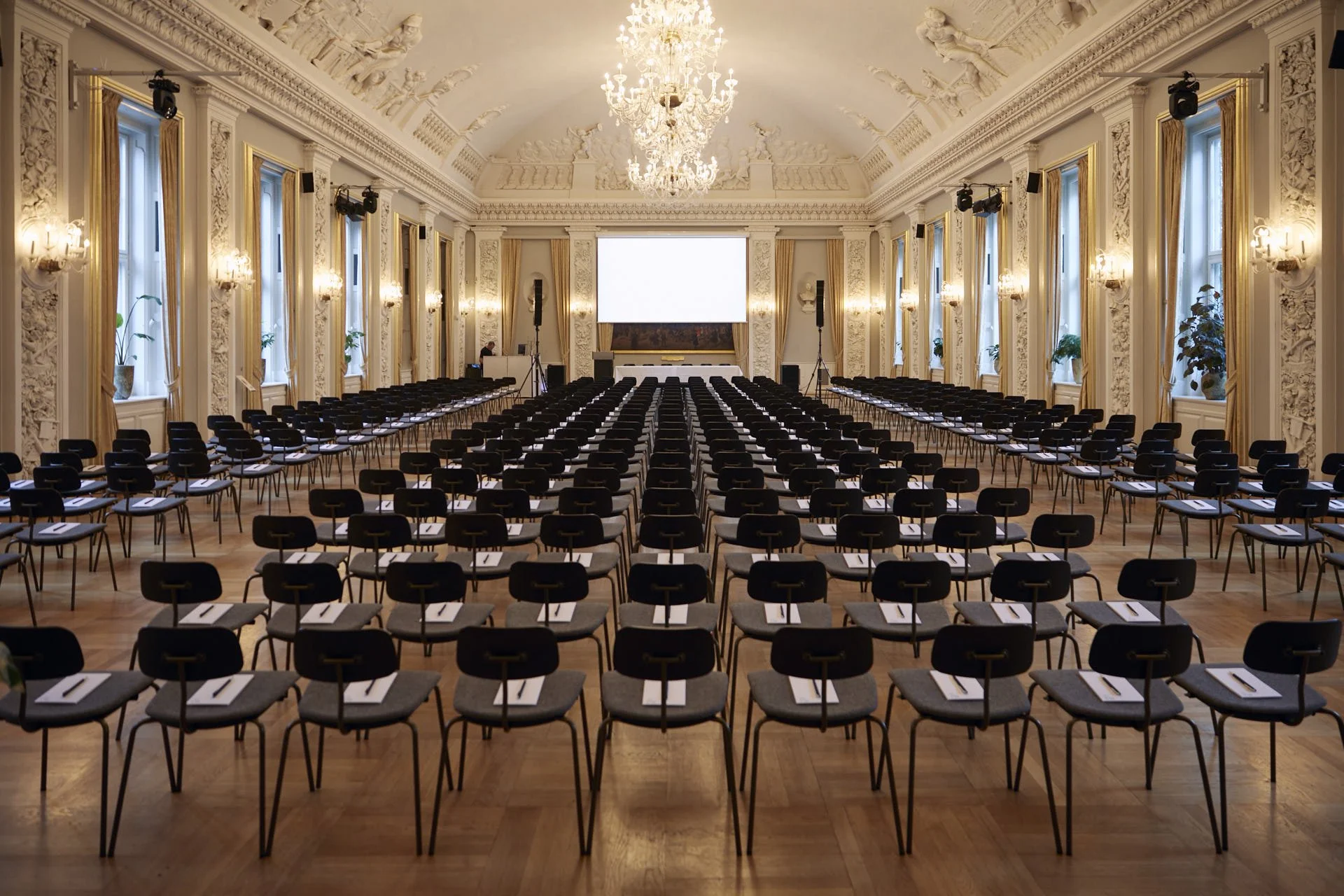 Stolerækker til konferencer, kursus og møder i Store Festsal i København
