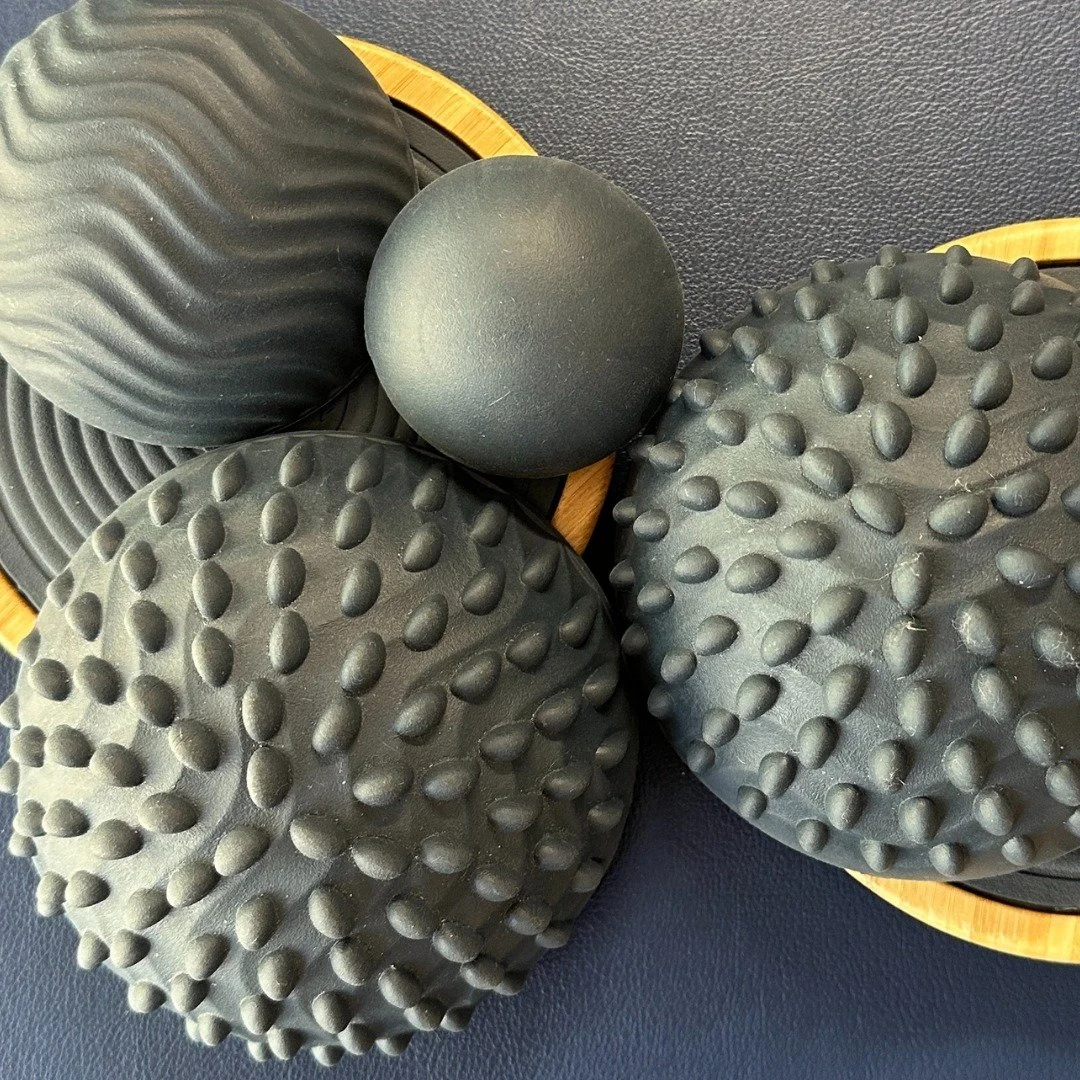 🎉 The #Makarlu is the 💥Pilates Prop of the Month! 💥
This beautifully designed (in Australia), multi-functional prop is a must-have in Pilates. It’s great if you're looking to mobilise, strengthen, or stabilise. 
🌊 Balance and Propriocepti