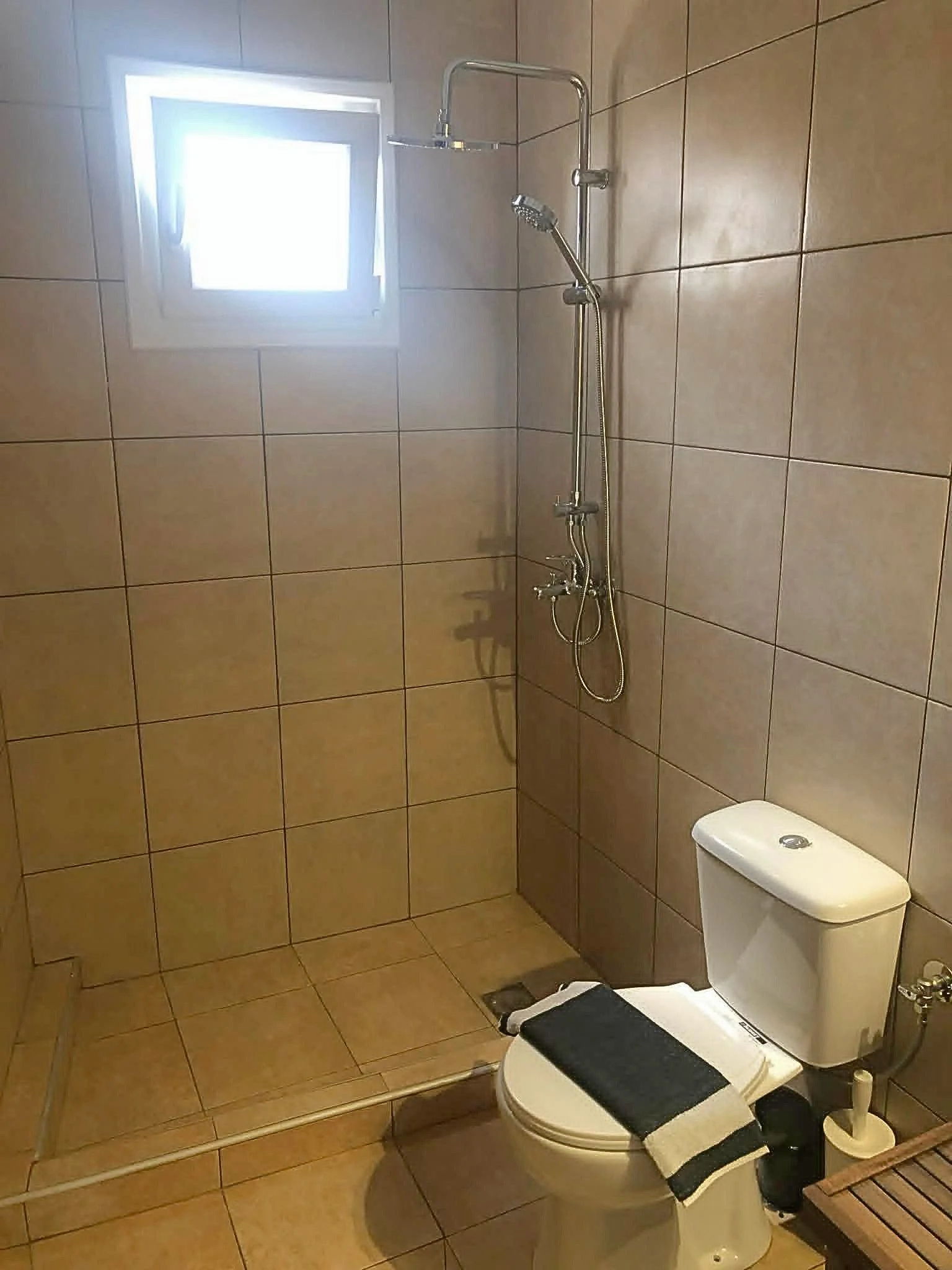 bathroom 2.jpg