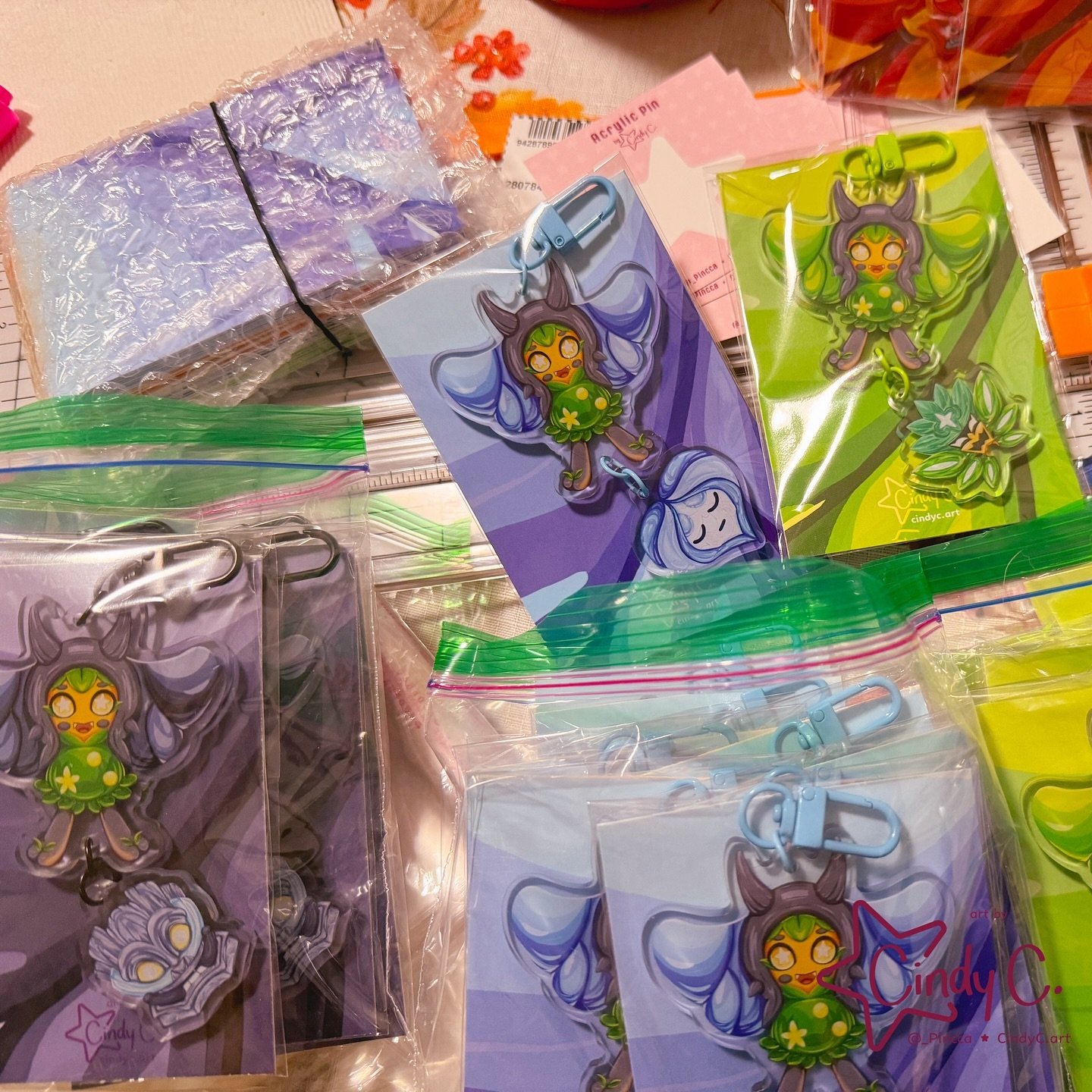 A look at the con crunch from last week.🥹 Now it’s all about shop launch day - I will be selling leftover con merch and more will follow later on!🌟
Details on where to buy it in-person to follow.☺️
☆
#artistsmallbusiness #shoplaunch #conven