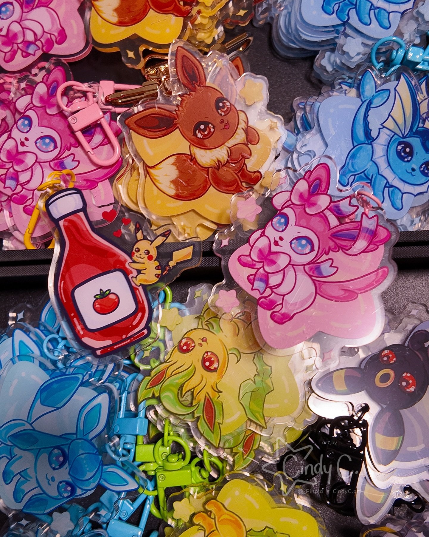 I couldn’t wait to share these - my keychains arrived today!!🤩✨ They all turned out great although I have to say the Pikachu and ketchup is my favorite.😆🍅 I can’t wait to put these out on display for our next market/convention.🥹❣️
☆