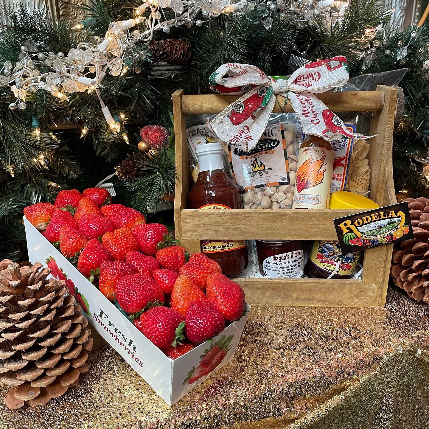 ‼️Giveaway CLOSED 12/13‼️ We are giving away this goodie basket &amp; a 3-pack of our freshest berries ($50+ valued) to one lucky winner. To enter follow steps bellow🍍
.
1. Must be following @rodelaproduce &amp; @rodelaflowers 🍓 
2. Repost this pos