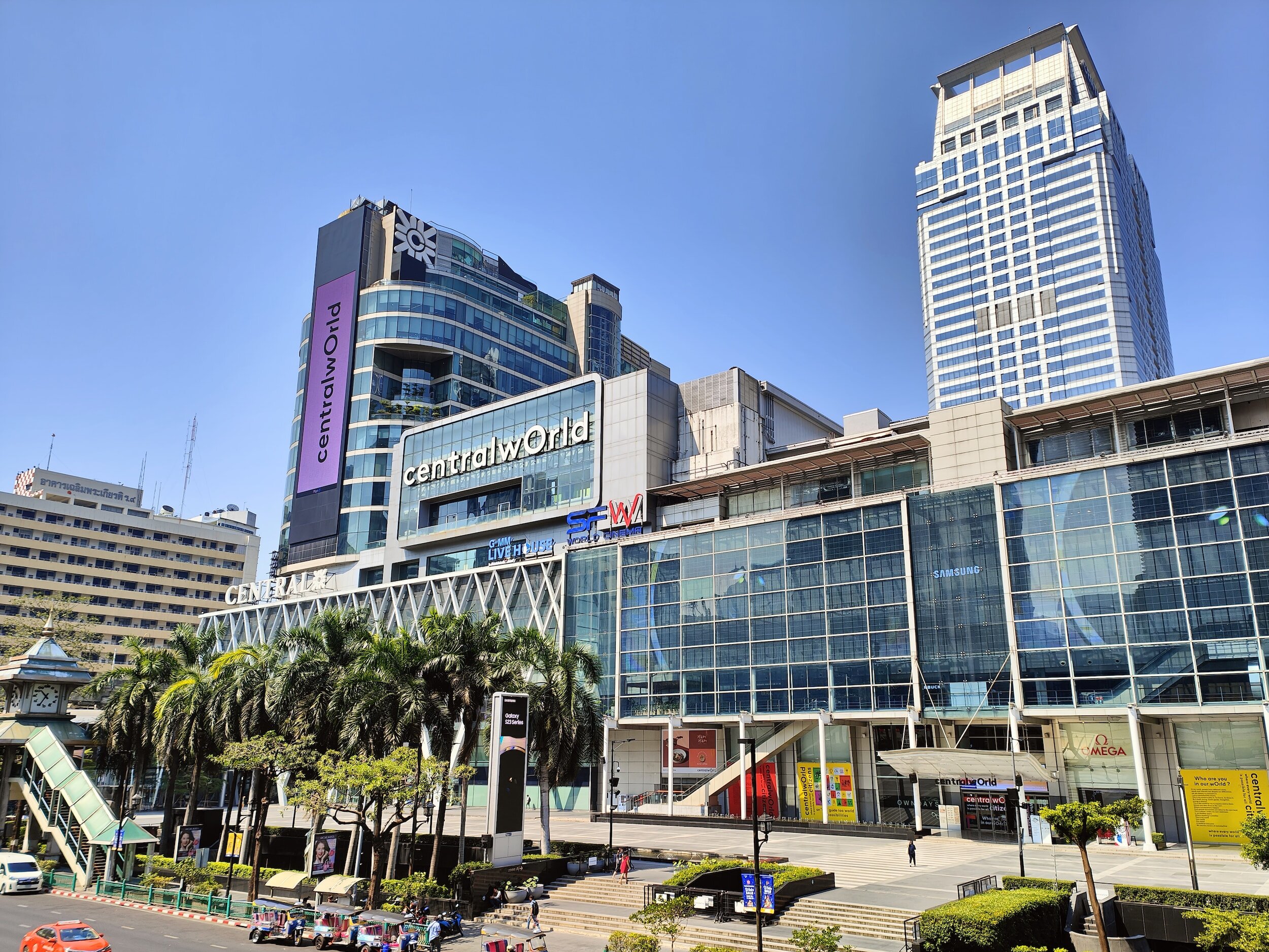 Thailand has great markets, but also mega malls where shopping is an artform