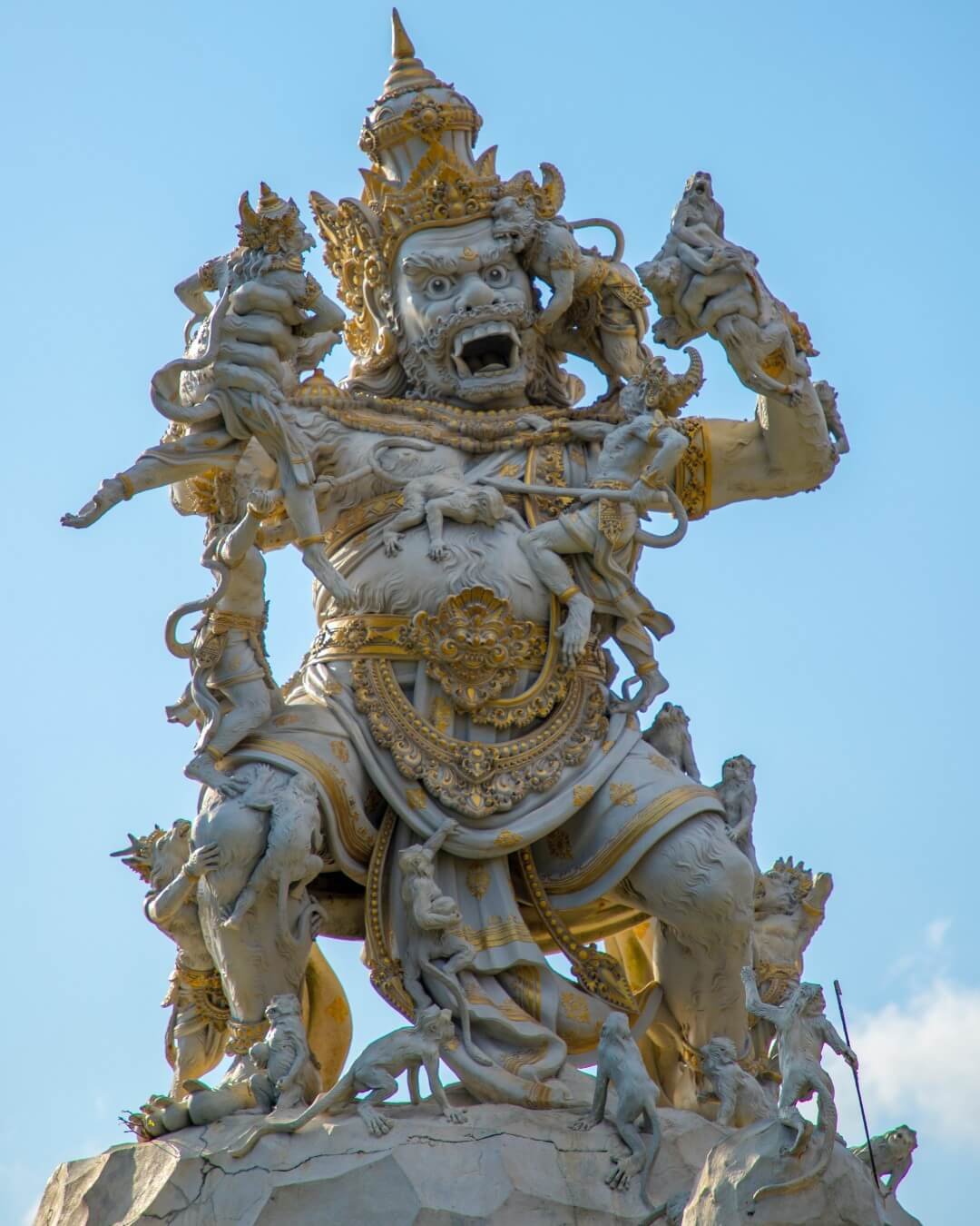 "This thing is scary BIG..." Patung Kambakarna Sculpture, Bali