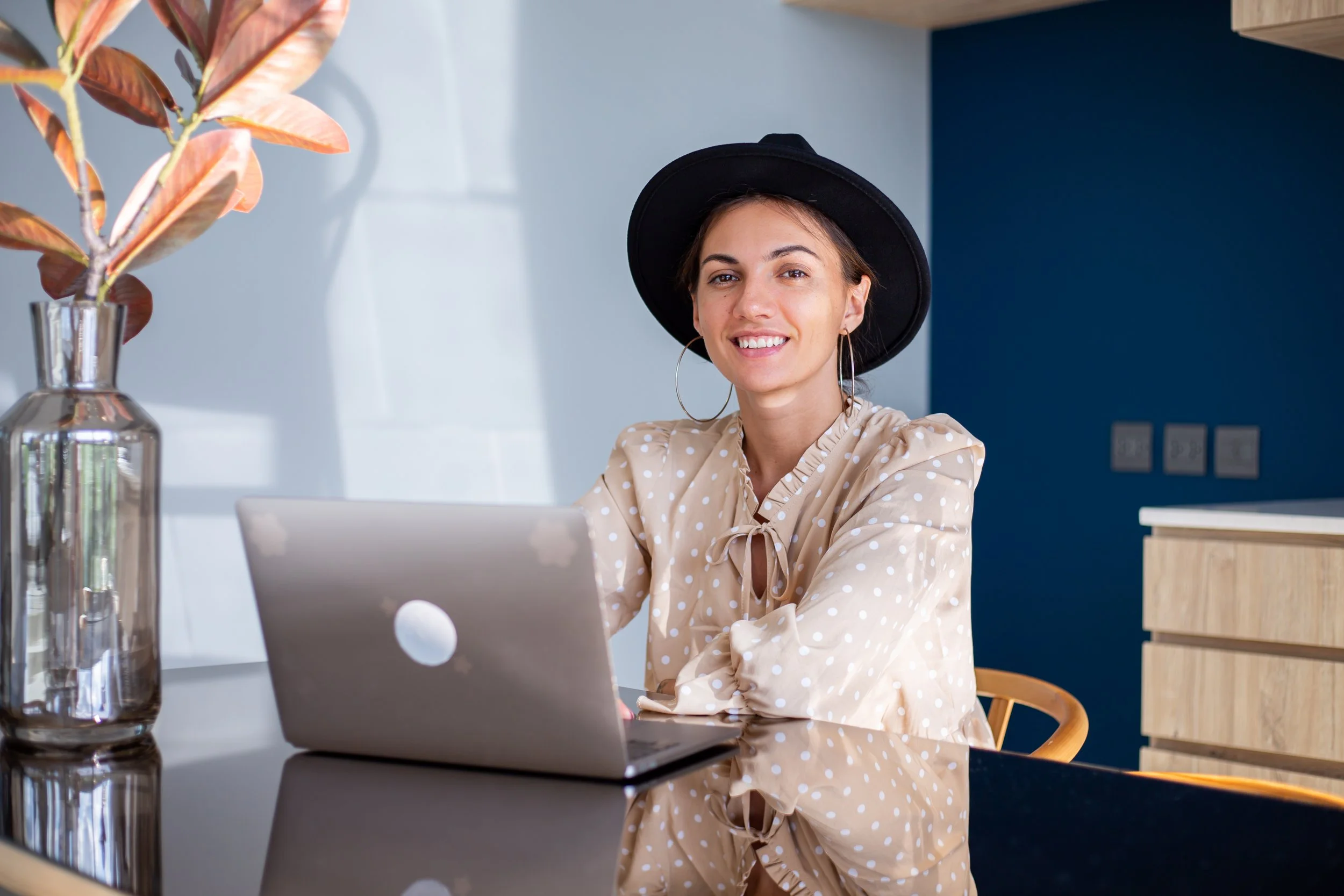 european-woman-in-dress-and-classic-hat-work-at-ho-2024-10-18-04-38-18-utc.jpg