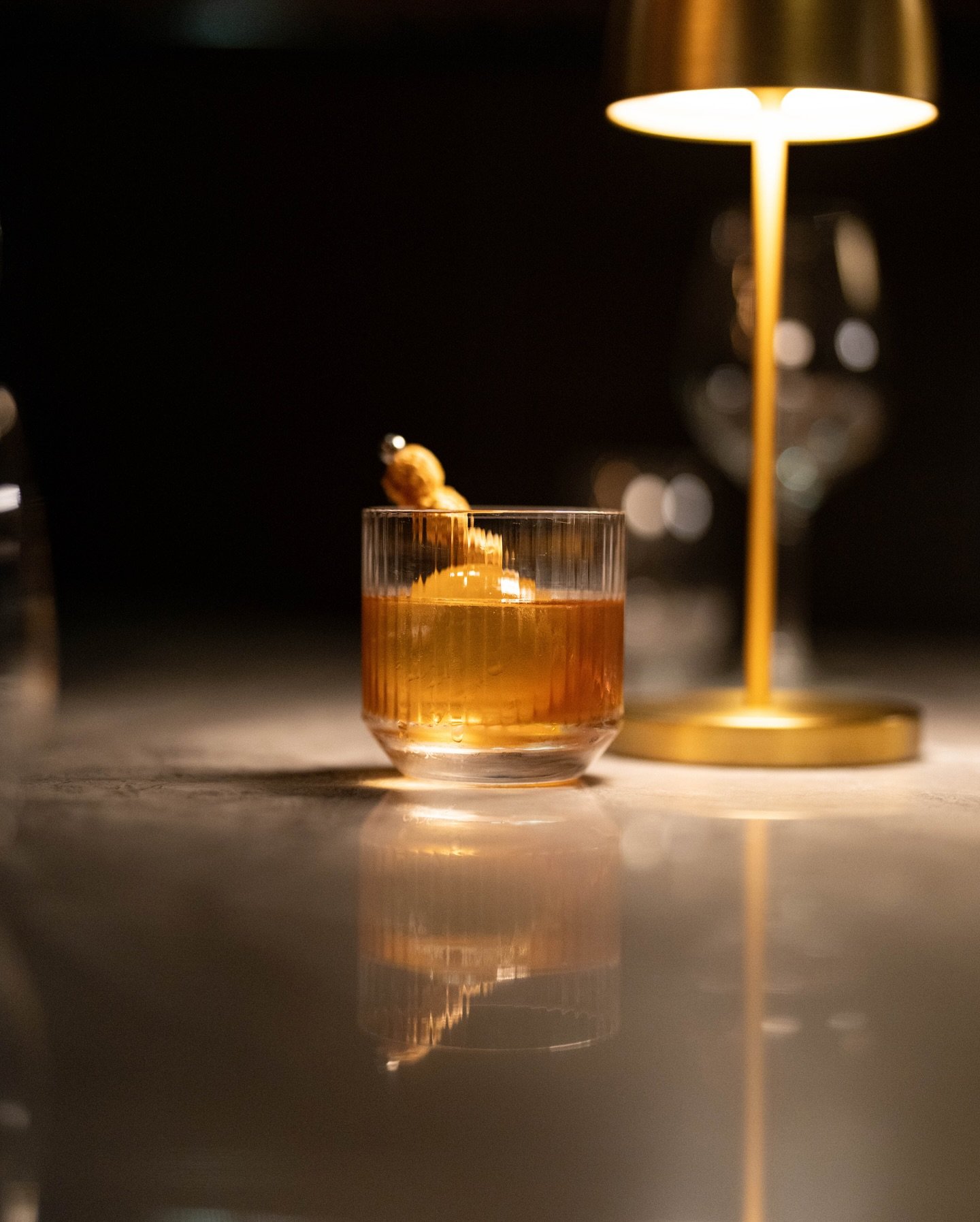 Popcorn Old Fashioned Christmas Edition &ndash;a cozy, nostalgic twist on the classic Old Fashioned, designed to evoke the warmth and comfort of holiday gatherings. 🥃✨

This inventive take layers rich, buttery notes from brown butter bourbon whiskey