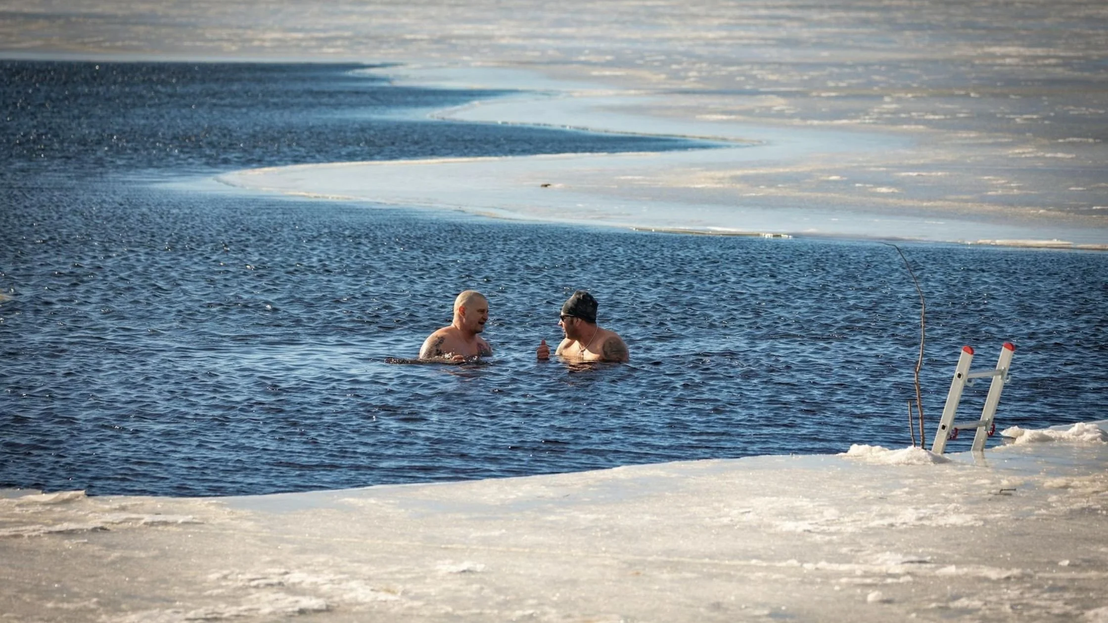 Ice Bath Benefits for Older Adults: Joint Health After 50
