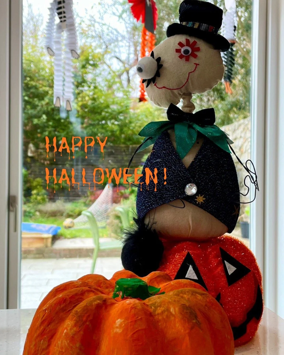 Halloween come with big excitement in our house, the kids can't wait to get dressed up. I hope you all have a lovely weekend with lots of sweets and silly costumes. 🎃👻

#Halloween #happyhalloween #pumpkinseason #trickortreat #halloweendecorations