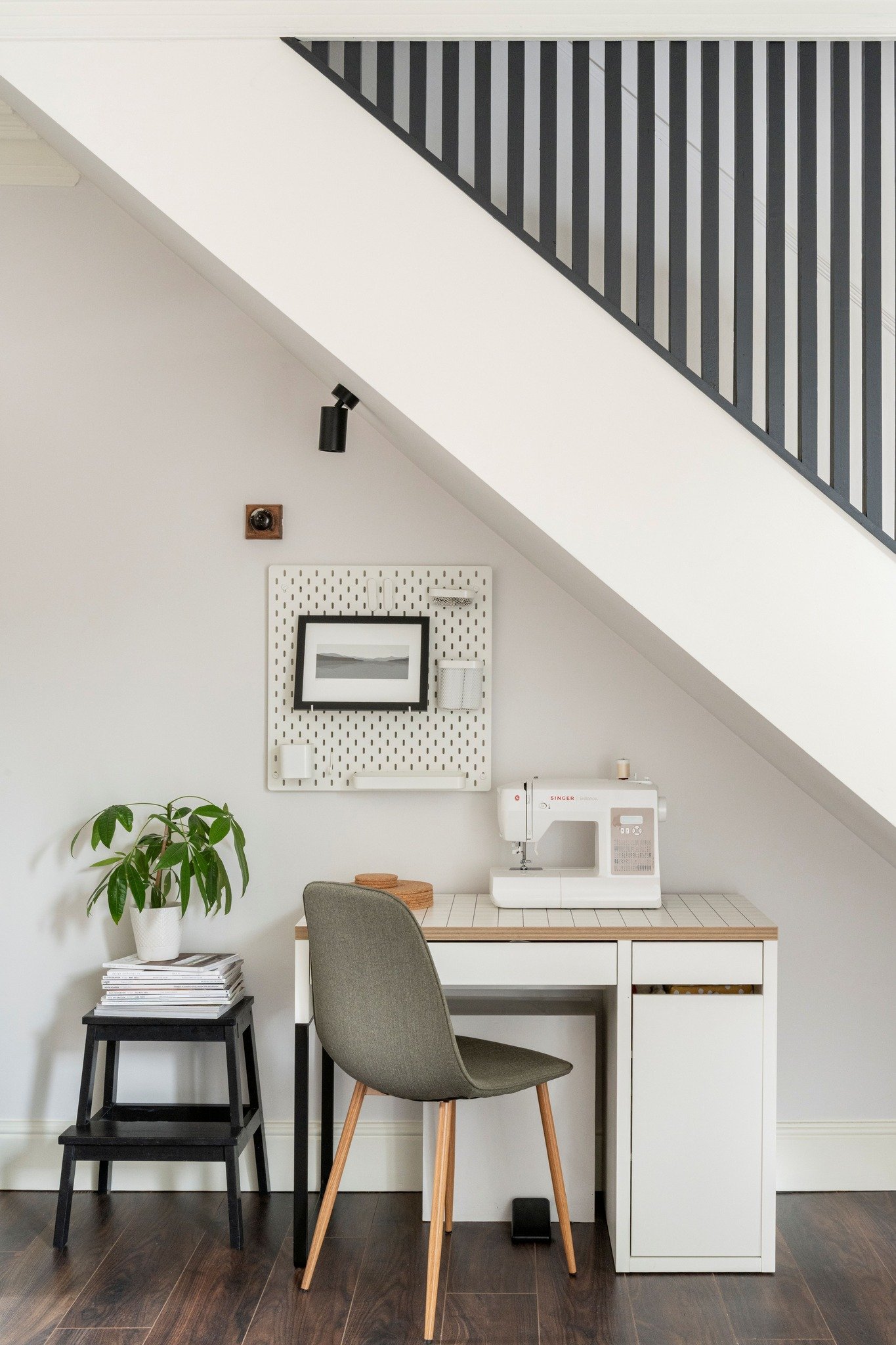 The calm dining space from my Stoneybatter project, completed last year. ☺️

The clients were really drawn to the monochrome, slightly retro feel presented in the 3D model, and carried this through beautifully when selecting furniture for the space. 