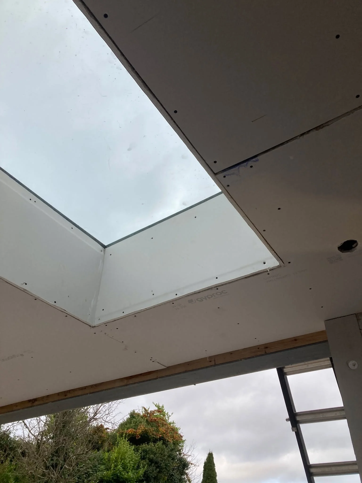 Great progress on site in Dalkey! 👷🏠

The front brickwork is now almost complete, with the windows and rooflight installed, and plasterboarding well underway. The aluminium sliding door is also due to go in later today.

It&rsquo;s at this stage th