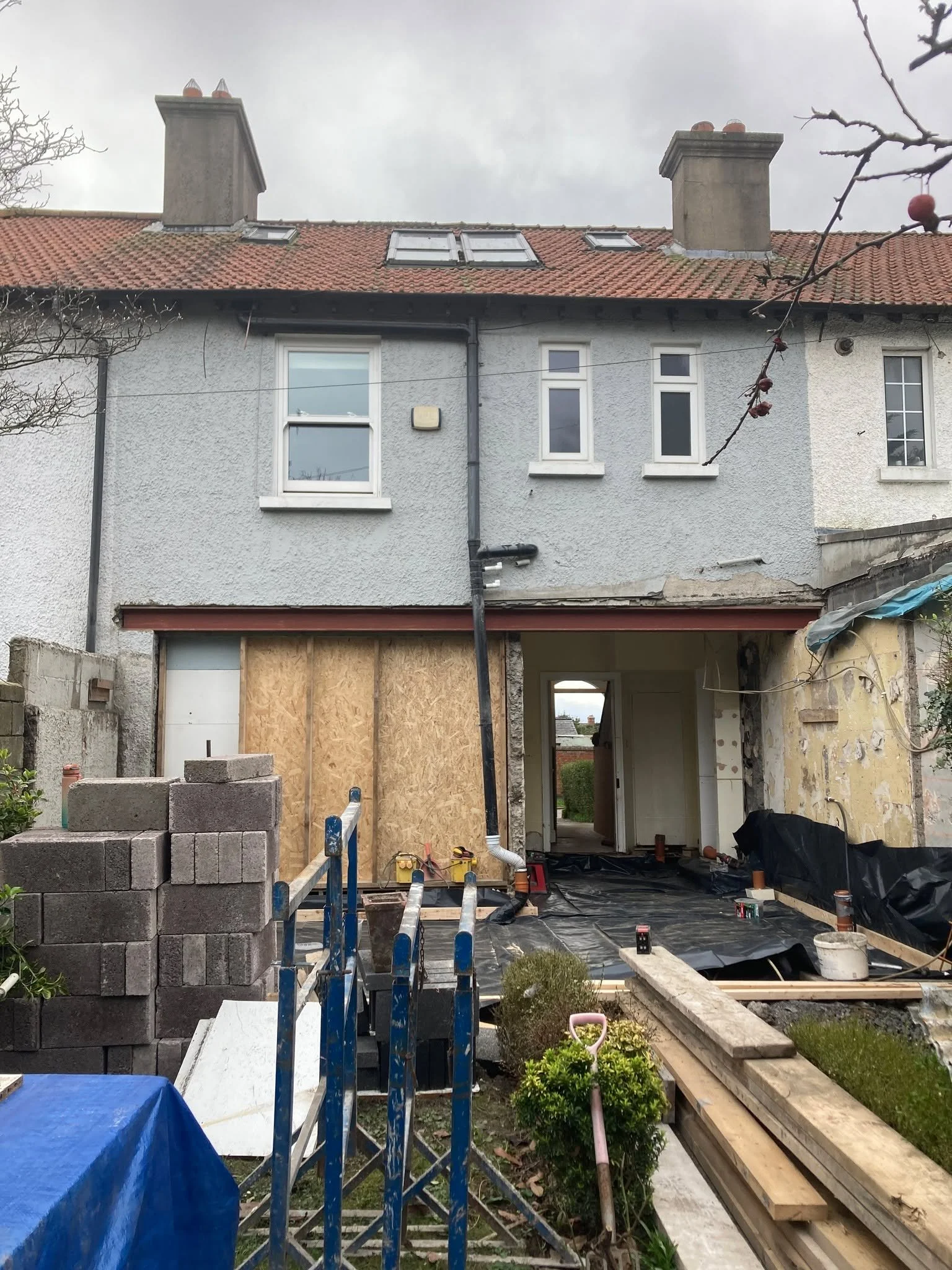 Great progress on site in Drumcondra.

The concrete slab has now been poured and the steels are in place, marking a solid step forward in the build. The blocklayers are due to start on the extension this week so this is the point where things really 