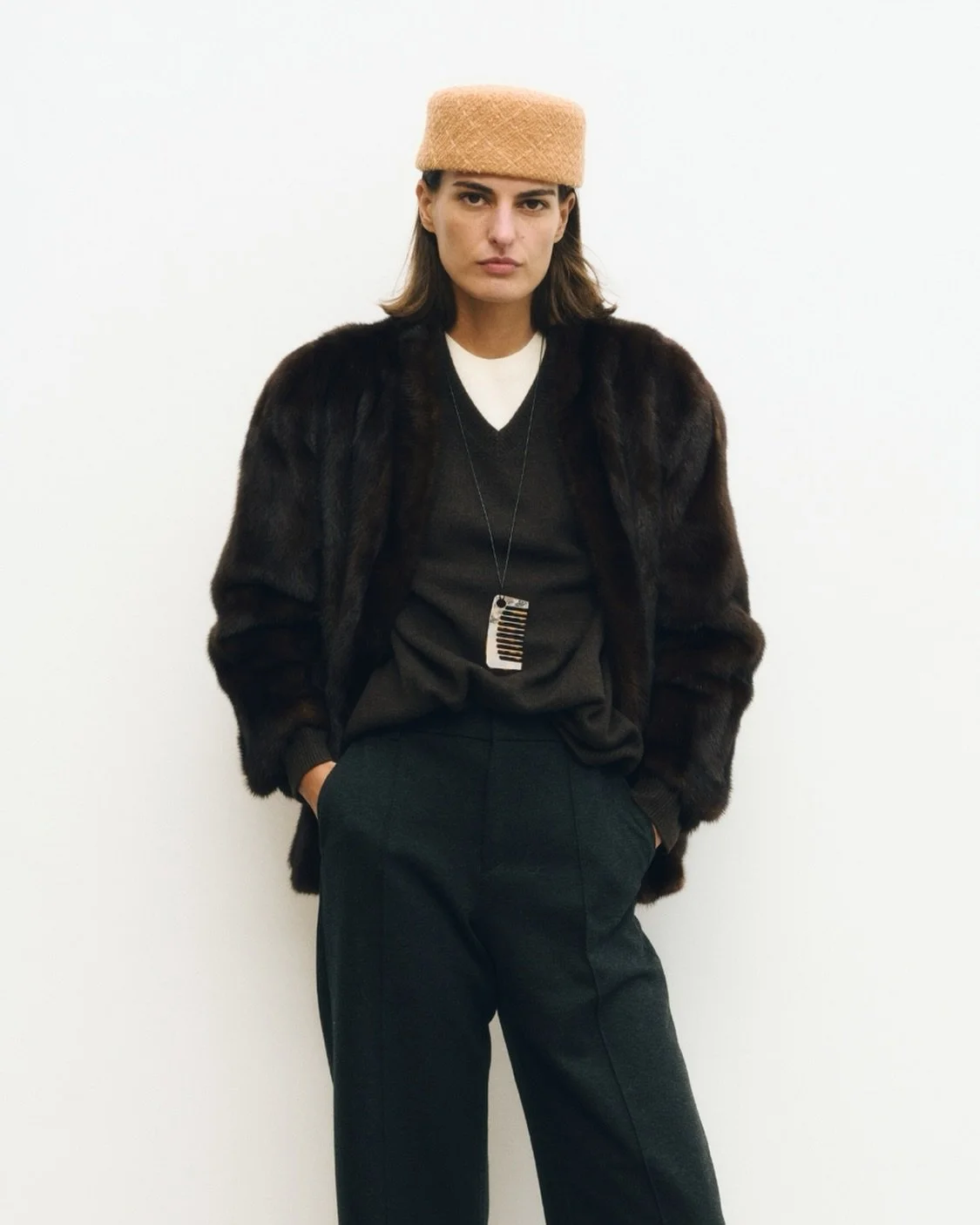 LE PILLBOX - TWEED
A modern reinterpretation of a timeless classic