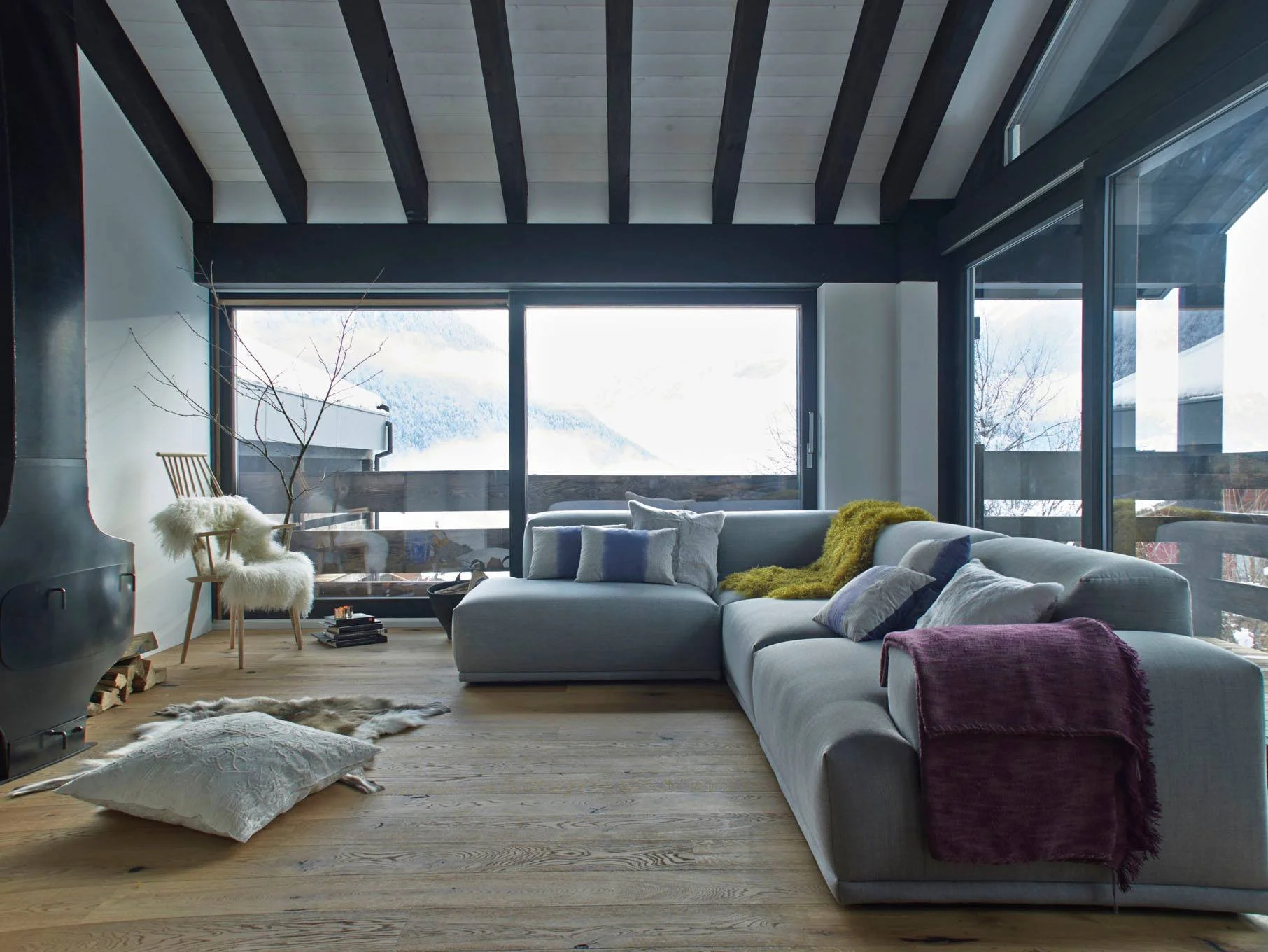 Cries Interior22.jpg