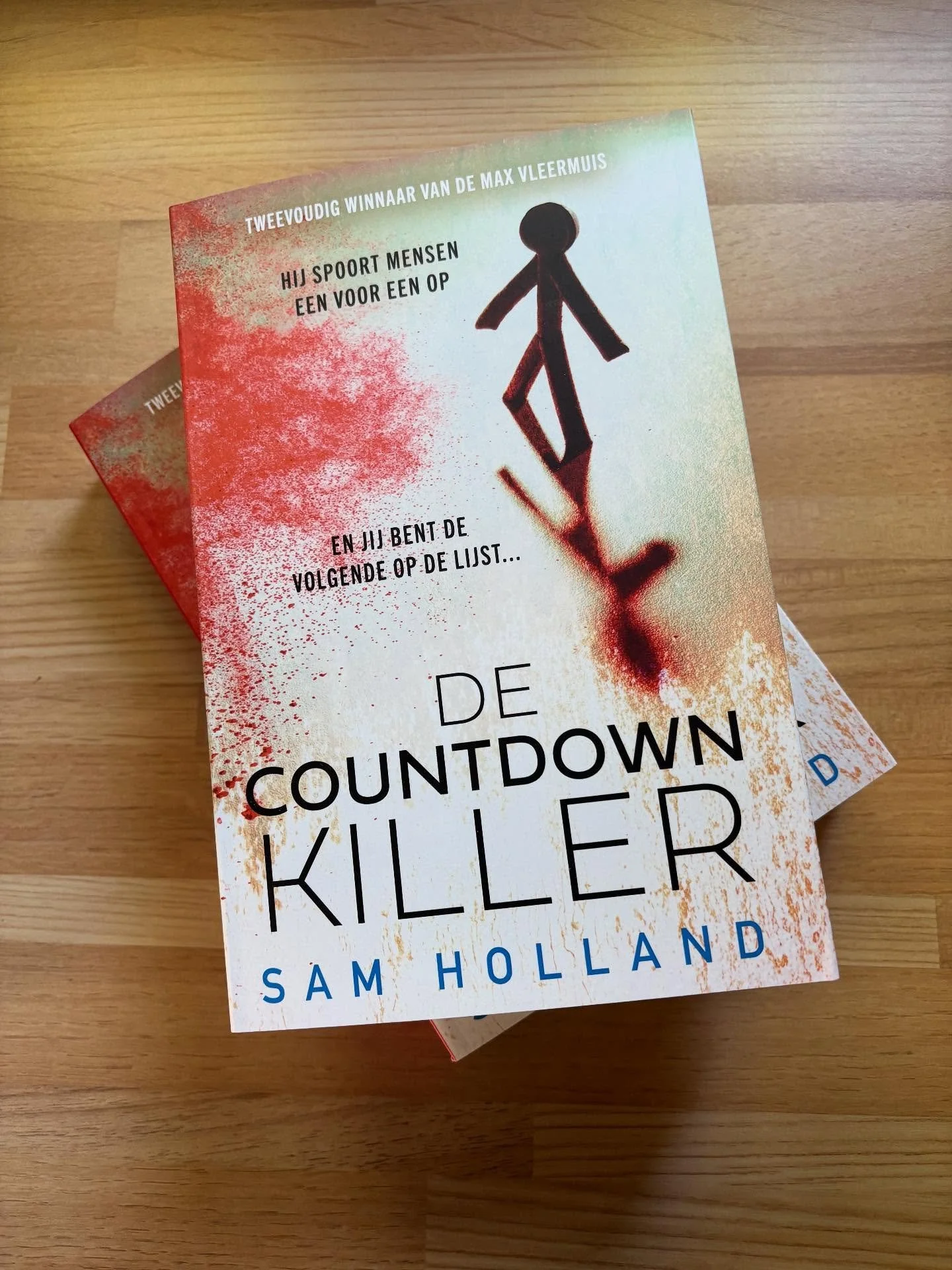More foreign copies have arrived! These are the Dutch versions of De Countdown Killer - looking gorgeous next to the rest of the series!