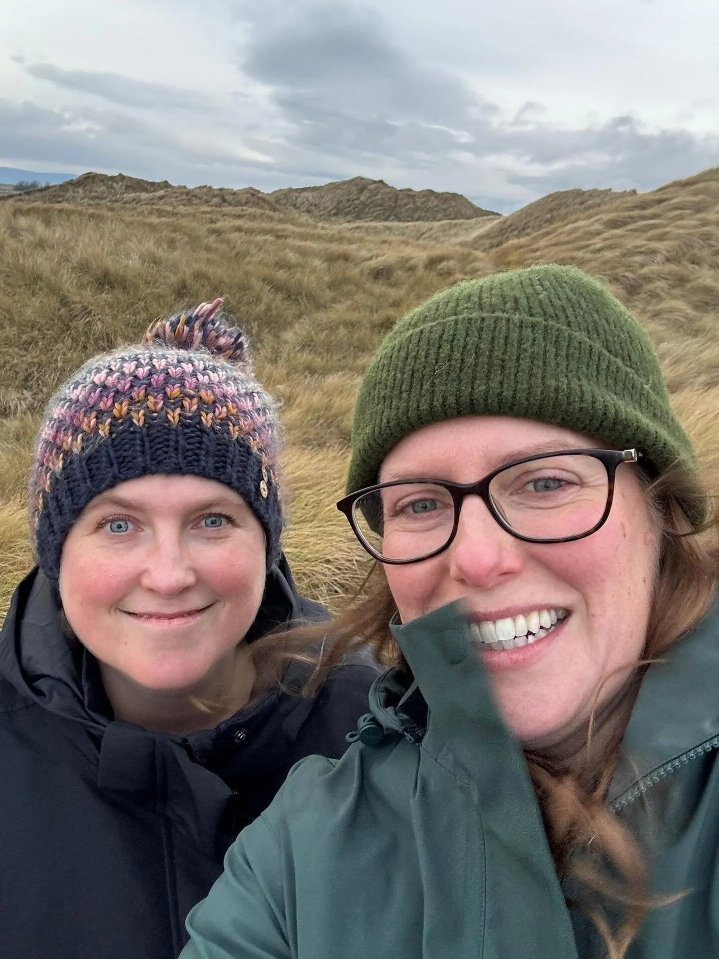 The weather took a turn this morning which gave us a wonderful excuse to spend the day inside. But we braved the wind for a brisk &ldquo;jaunt&rdquo; to the beach. Still recovering from the wind burn.
#writingretreat #authorlife #holyisland