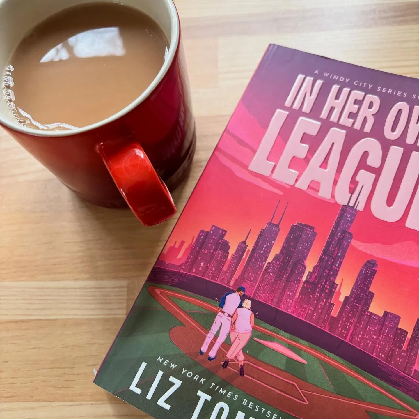 Two fabulous romance books from the last few weeks!
I&rsquo;ve read Book Lovers before, and I adored it (especially Charlie Lastra) so I wanted a reread (still loved it - definitely my favourite @emilyhenrywrites book).
I&rsquo;ve loved the Windy Cit