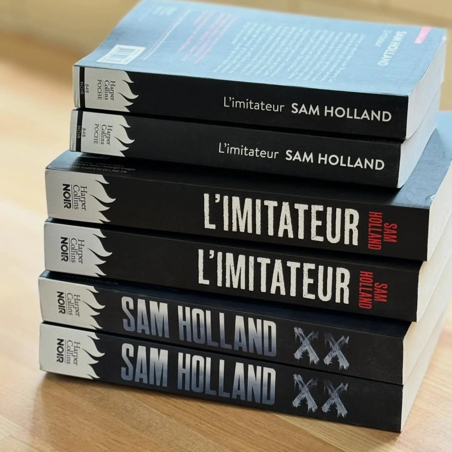 There are French books and there are TINY books! The French language edition of The Twenty is out next week, along with the pocket edition of L&rsquo;Imitateur. I love them, thank you @harpercollinsfrance !