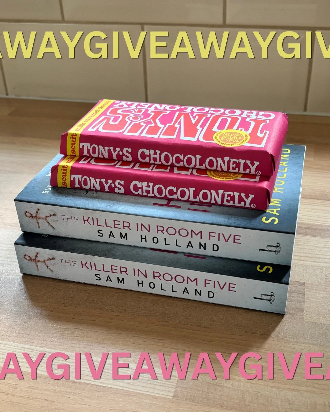 In Thursday's newsletter, I'm giving away copies of The Killer in Room Five, as well as some conveniently colour-matching Chocolonely! For a chance to win, simply sign up to the newsletter and await instructions!
Sign up link in bio and my stories.
#