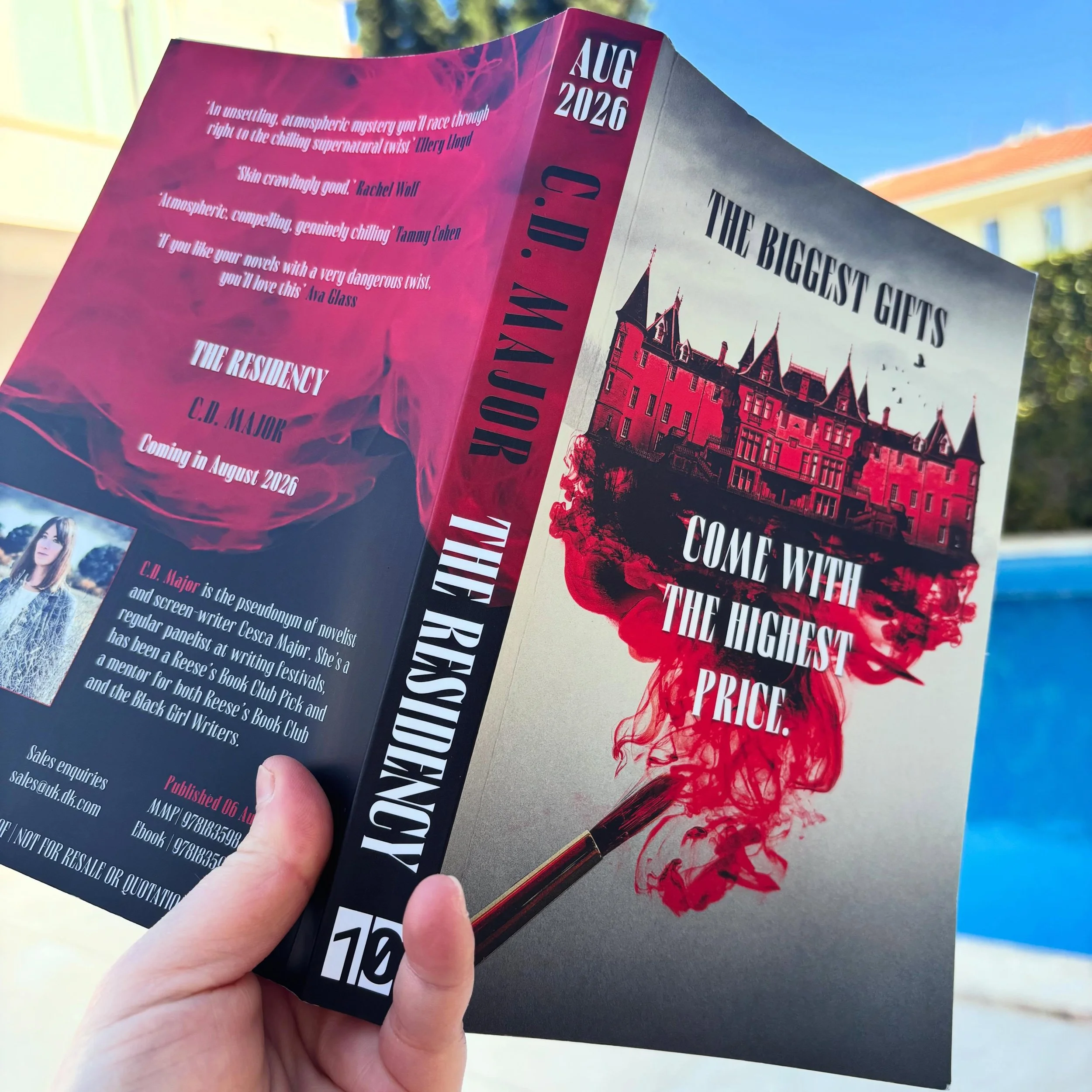 Spine-chillingly creepy, The Residency is a perfectly concocted story of a haunted house, and the man who invites Ginny and her daughter Isla to stay. A fresh start, or something more sinister? You will soon find out!
Out August from @canelo_co 
#boo