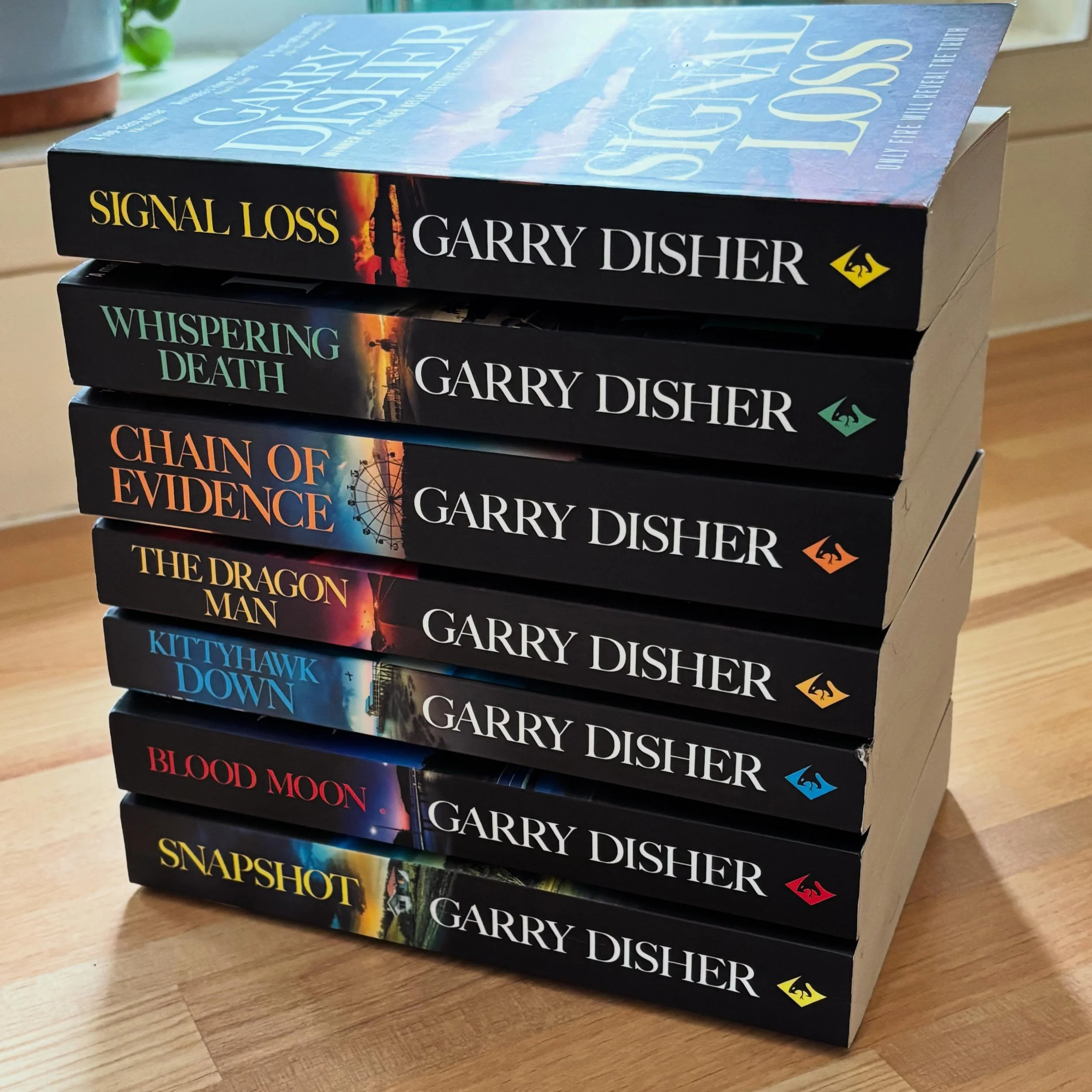 So, the terrible time has come - I am officially out of Dishers. I just finished the last in the Hal Challis series which means I&rsquo;ve read them all. What do I do now?? 😆
These are all brilliantly layered Australian crime stories and I&rsquo;ve 
