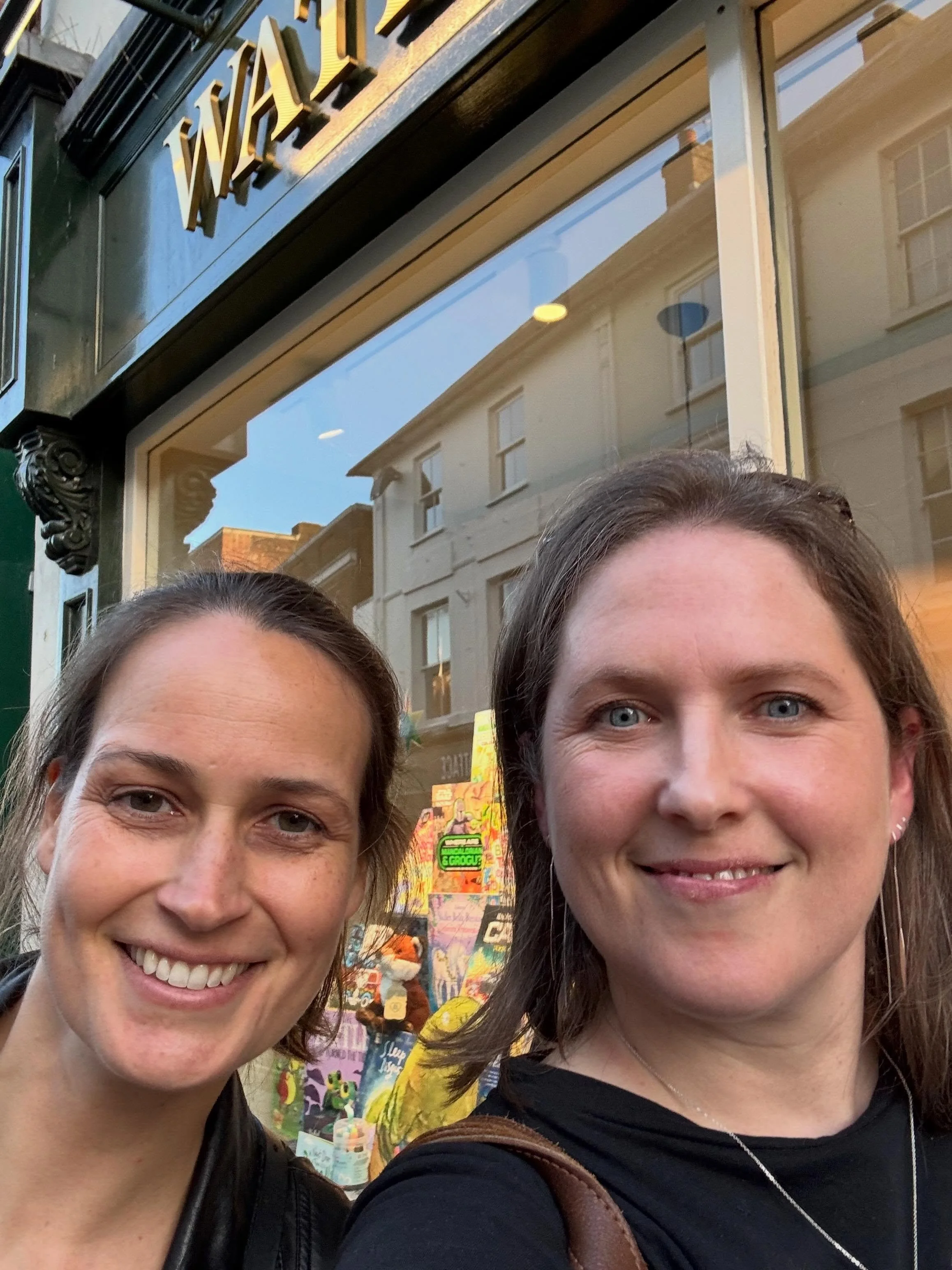 Such a fun night chatting to @lv_matthews_author at @waterstonesromsey about The Killer in Room Five and the brilliant To Love A Liar. Thank you so much to Emily for hosting and to everyone who came and was such a lovely audience. Lots of signed copi