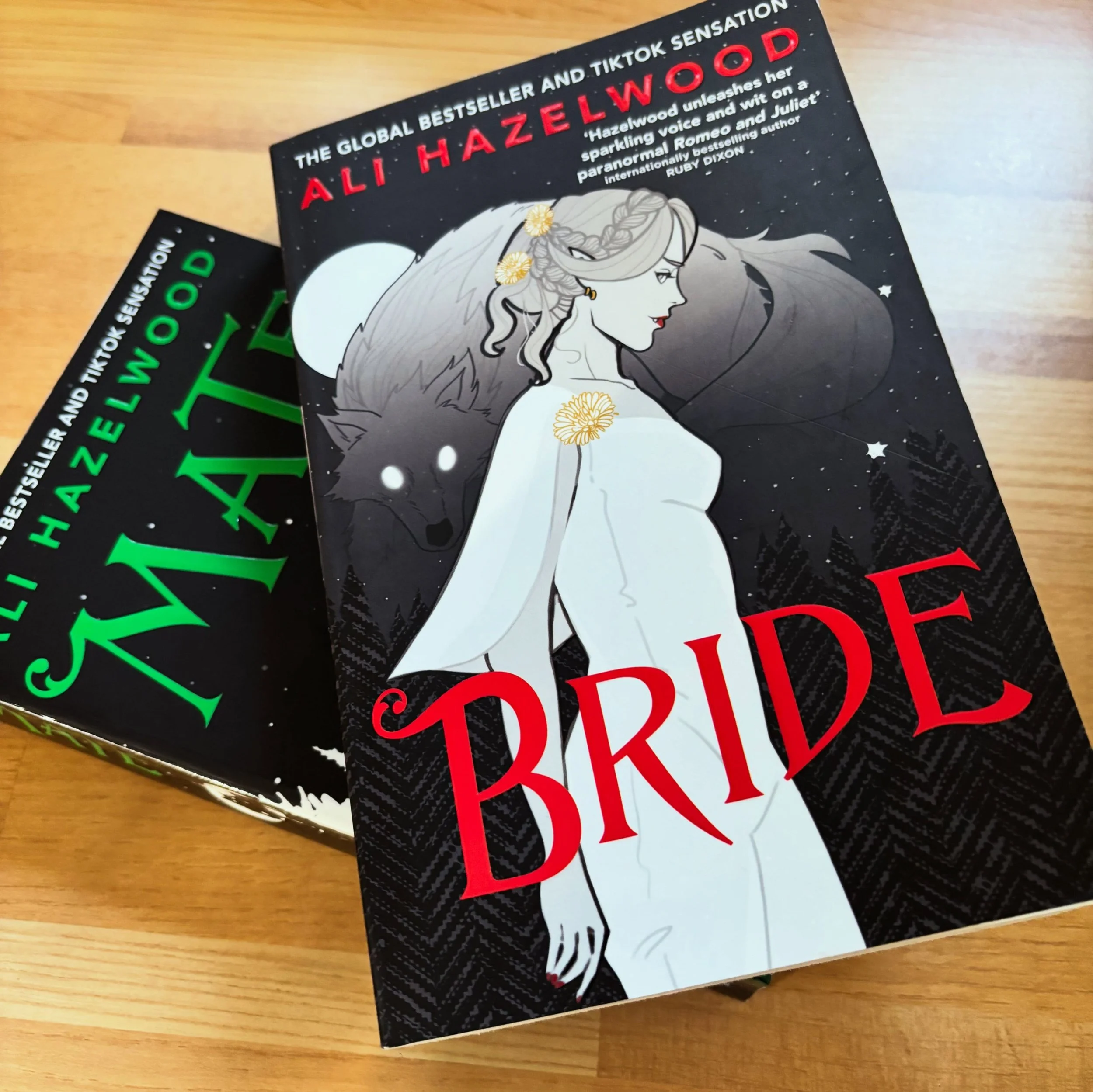 Books I&rsquo;ve loved in the last few weeks!

BRIDE - I read these in the wrong order, and definitely enjoyed Bride more than Mate. Fun, but maybe werewolf sex just isn&rsquo;t for me&hellip;? Still, Ali Hazelwood can do no wrong.

THE WEDDING PEOPL