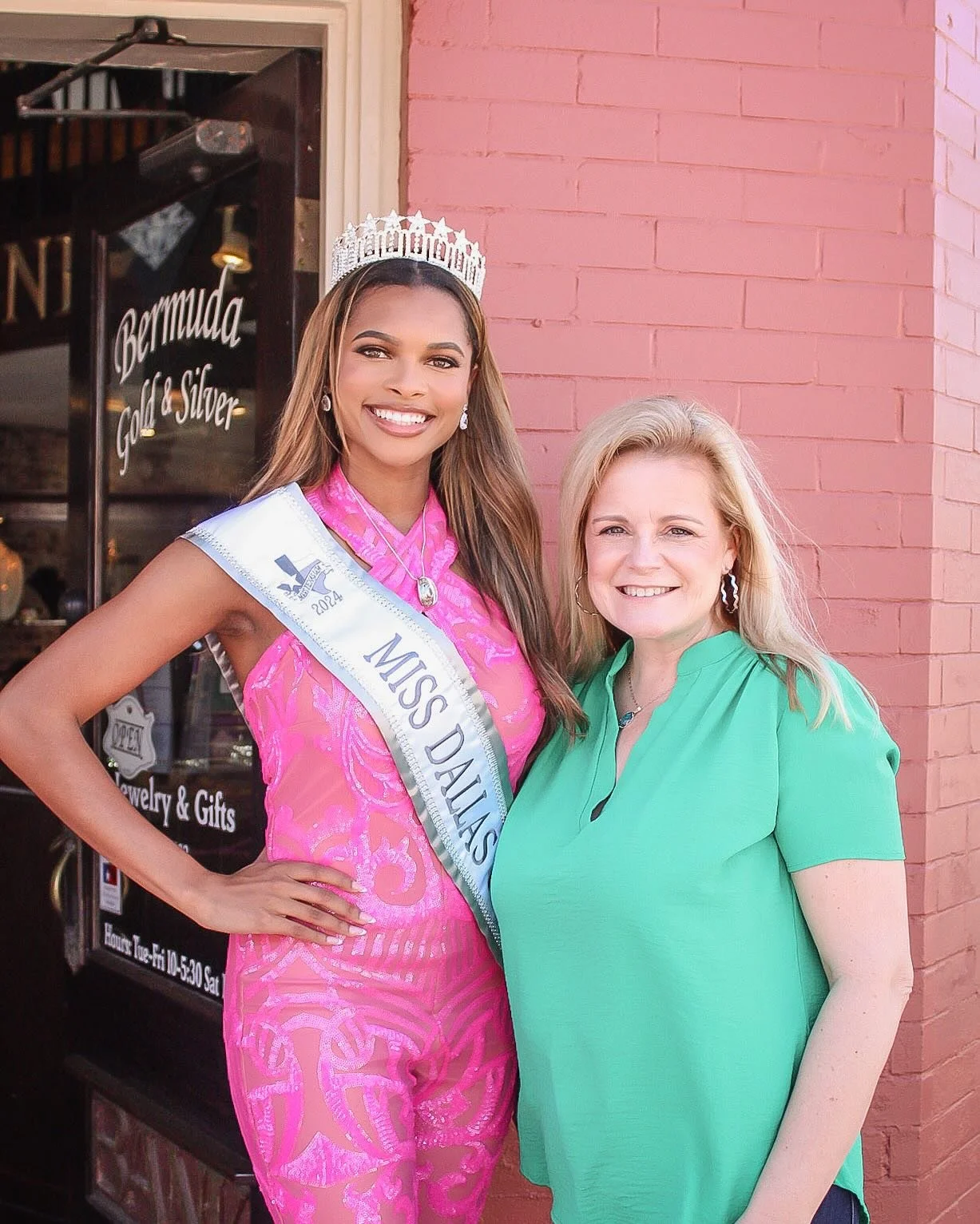 It was so fun being invited to an event last weekend with @missdallaspageant and getting to see @miss__dallas &amp; @missdallasteen 

I have been a sponsor of Miss Dallas USA for well over a decade and their girls are always so precious. Excited to s
