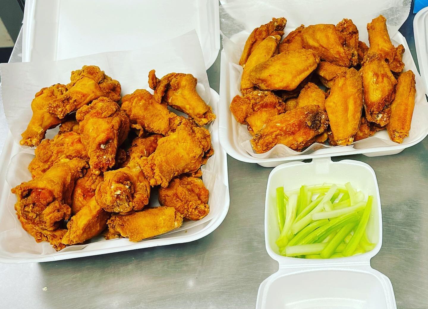 We bring the wings at Hercules Pizza! Get your wings in sizes of 6, 12, 20, 35, and 60 in any of our 10 flavor choices!