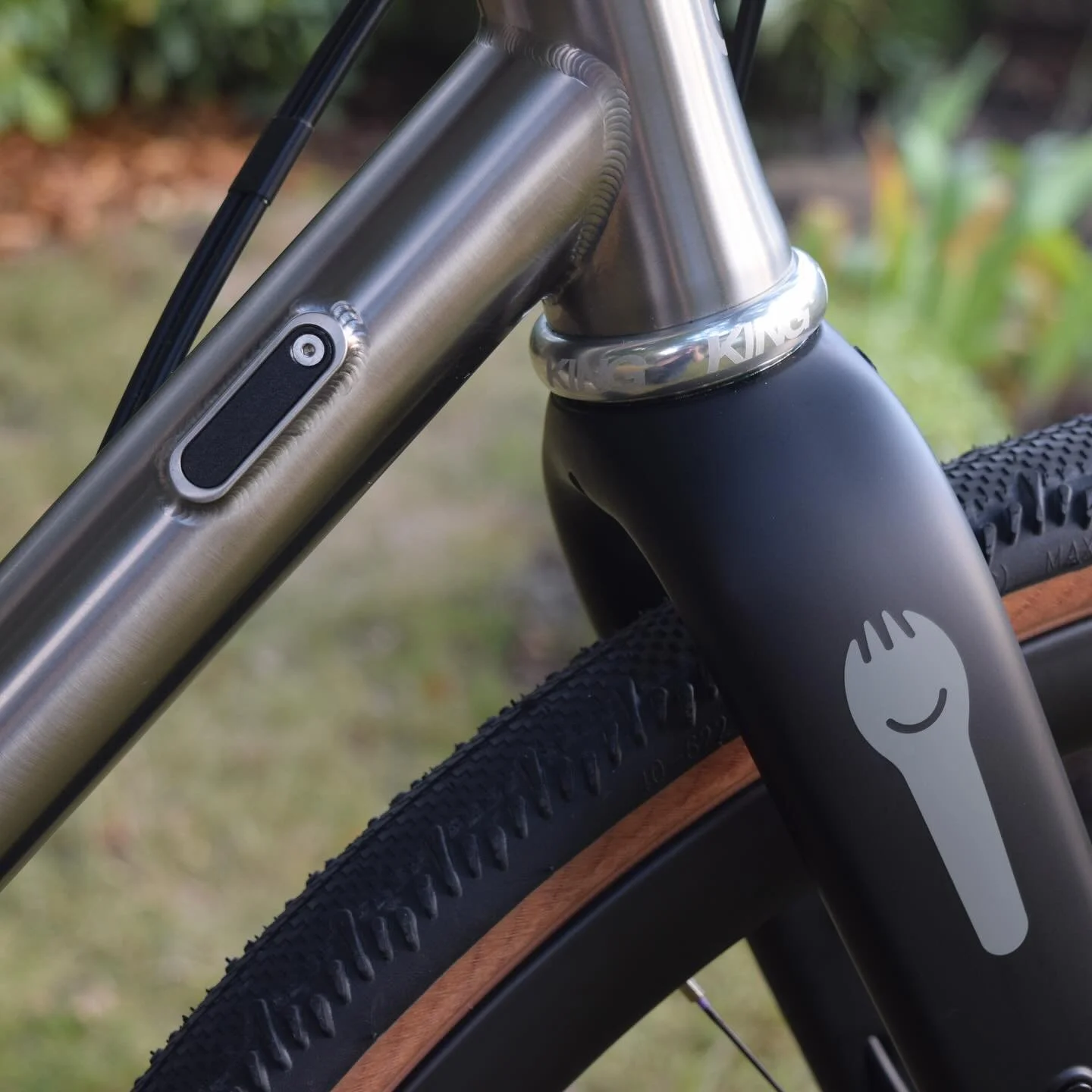 It&rsquo;s such an honour to build someone&rsquo;s dream bike! This Rodeo Labs Flaanimal Titanium ground-up build got all the goodies:

@chriskingbuzz Inset 7 and Seatpost clamp.

@bikethomson Titanium Seatpost for those timeless looks and titanium g