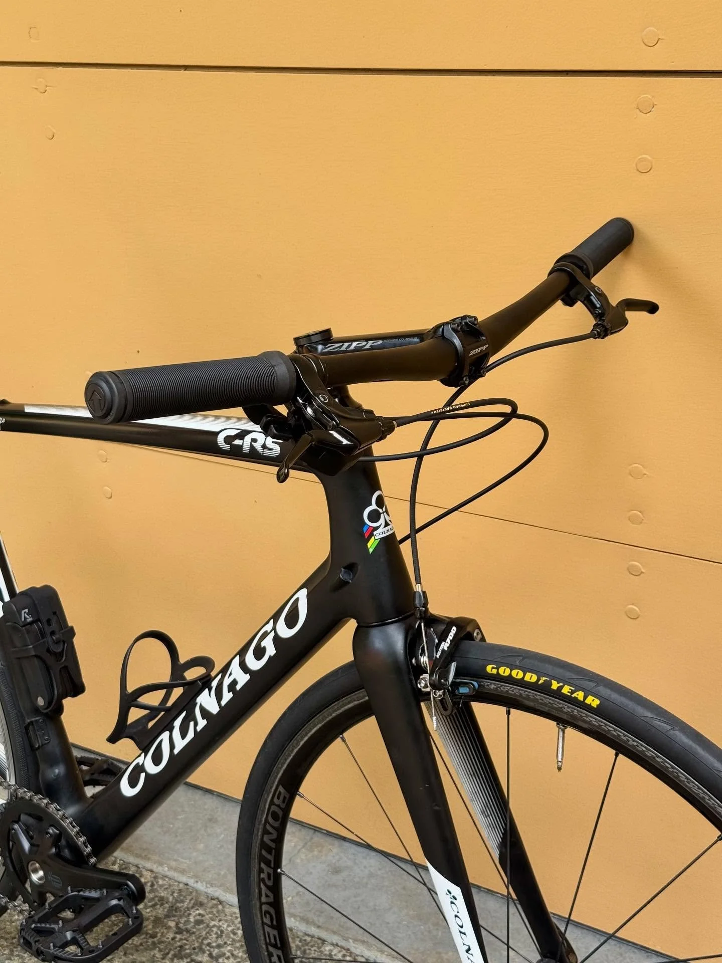 Custom builds are my bread and butter, but they don&rsquo;t always have to be high end or expensive to be incredibly fun. This fun city runabout/parts bin beater bike was lots of fun to put together. This thing&rsquo;s got a bit of everything:

@micr