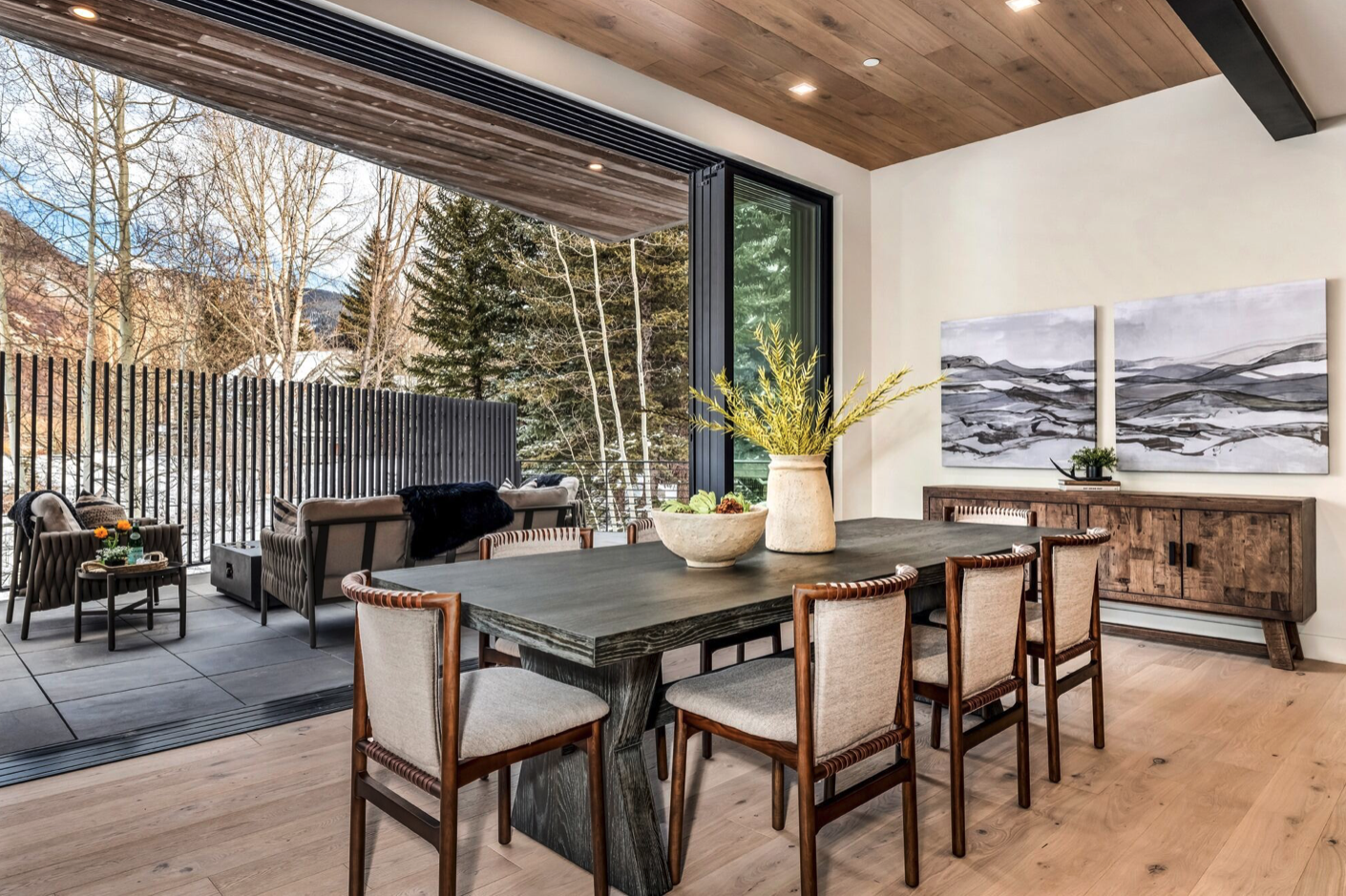 Sunburst Fairway Residence Dining Area