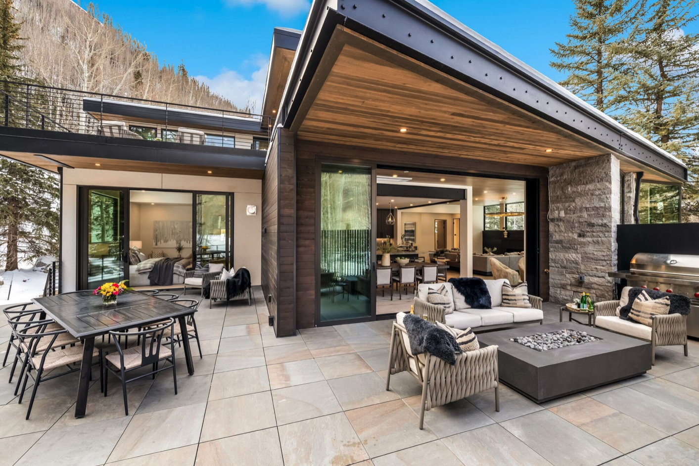 Sunburst Fairway Residence Outdoor Living and Dining