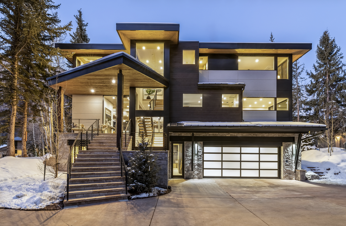 Sunburst Fairway Residence Exterior Night