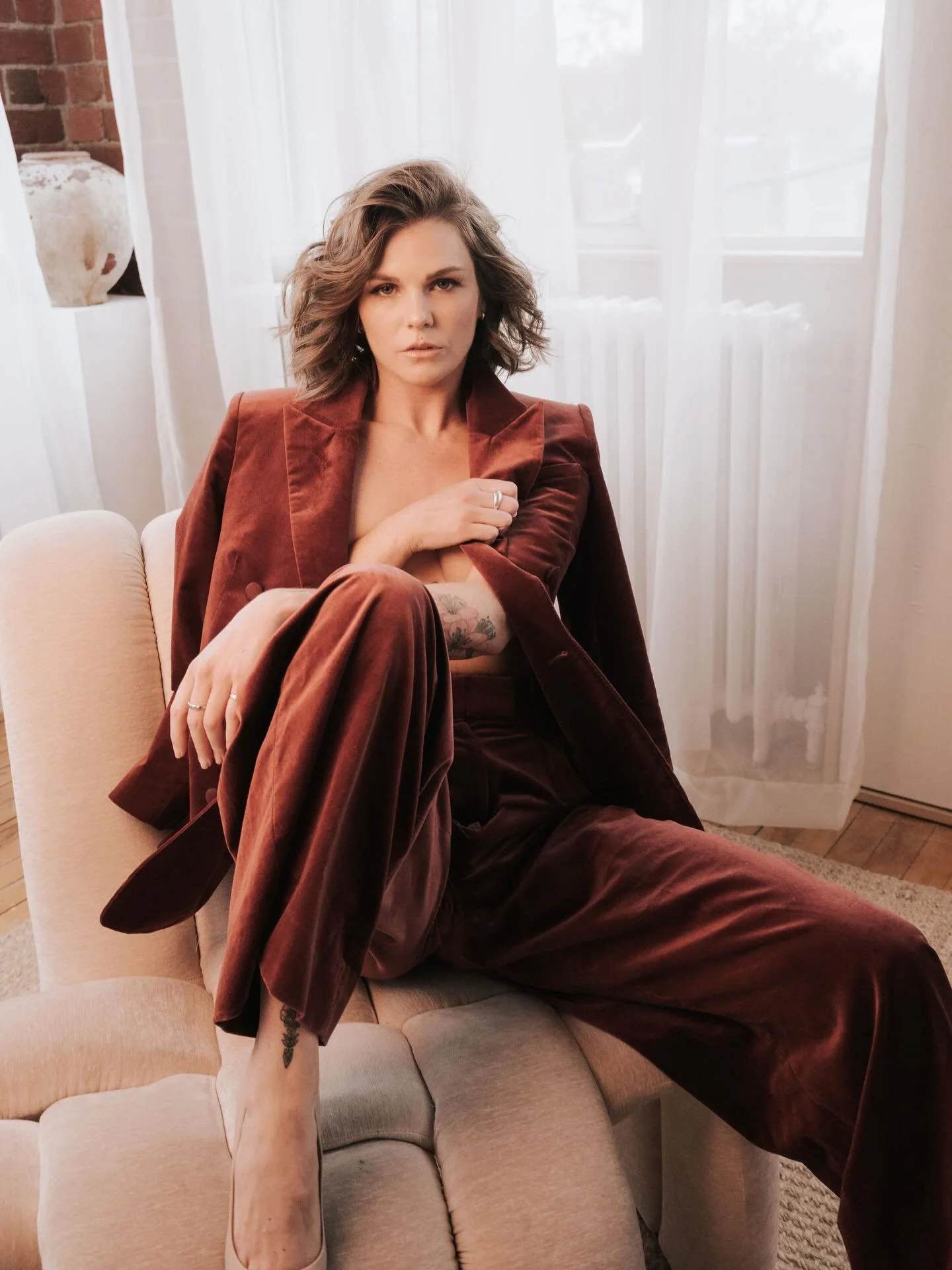 Three energies I&rsquo;m feeling this week:
💼 Boss. Bold. Unapologetic.
🎨 Playful. Weird. Rule-breaking.
💜 Soft. Flowing. Wintering.

Back to work, clarity and structure from Capricorn season 

but still a little funky, 
still moving with ease.