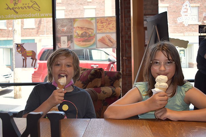 Kids-eating-Ice-CreaSM.jpg