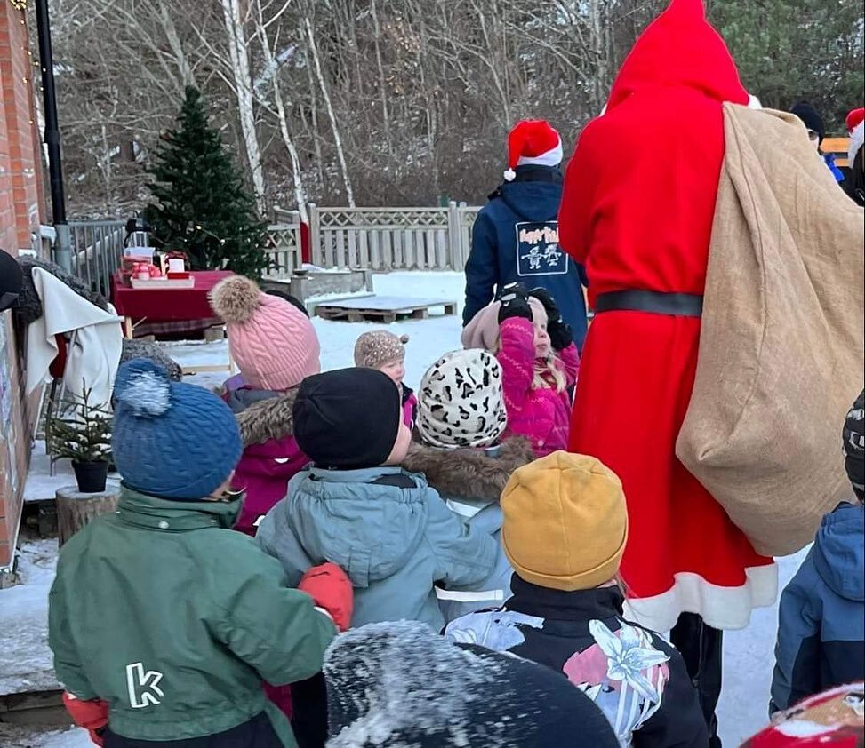 What a wonderful celebration we had this week! Lucia celebration with pony visit and celebratory activities in the snow - exploring several senses and creating beautiful memories together. Winter magic for sure ❄️ 

Vilket underbart firande vi hade d