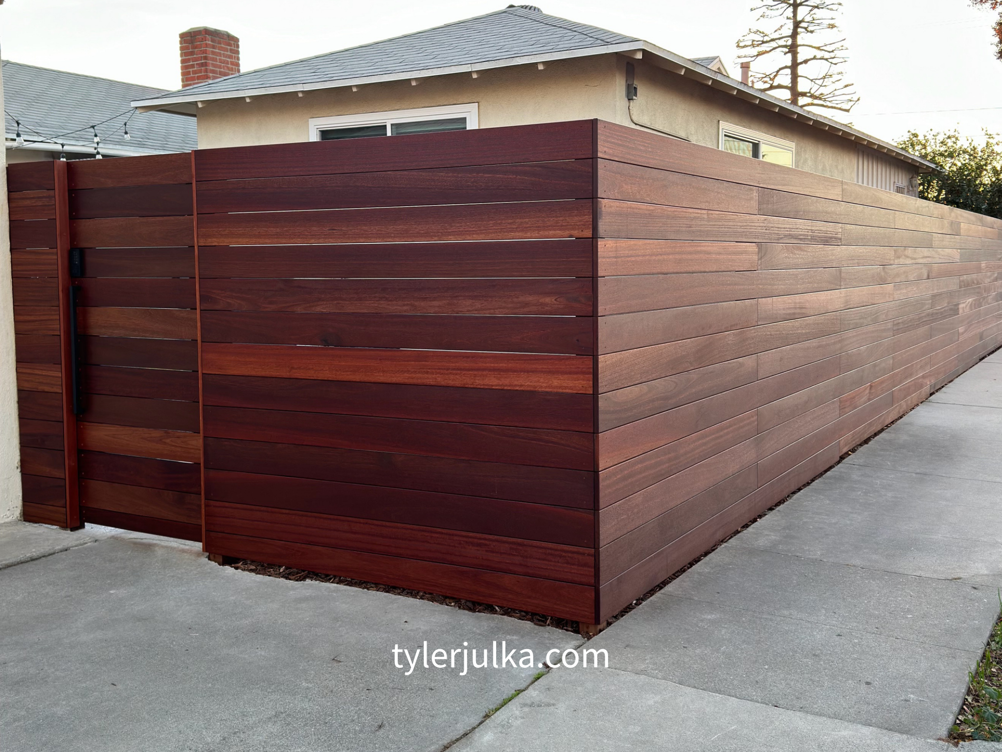 Mangaris | Modern Horizontal Privacy Fence & Gates — North Hollywood