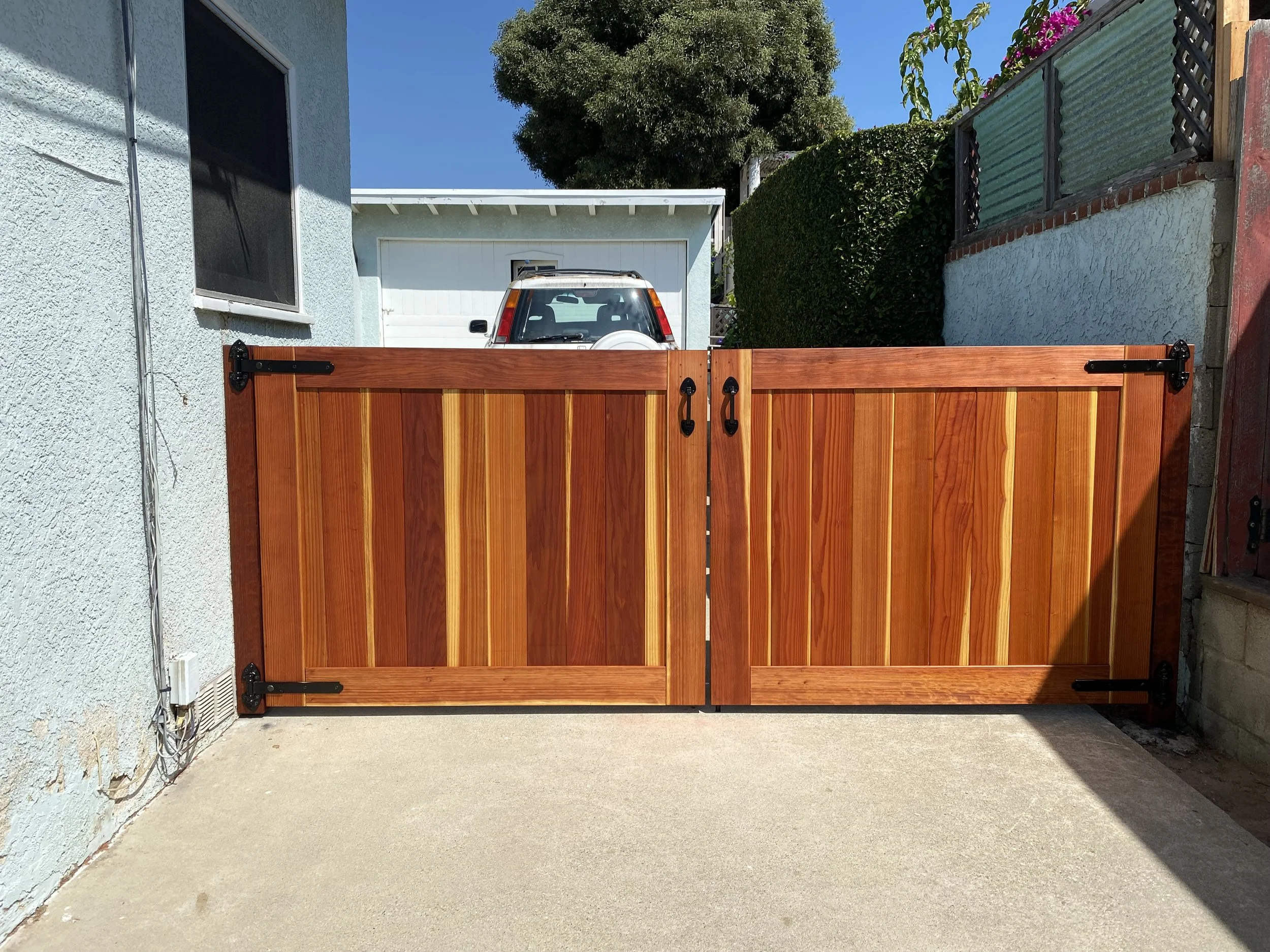 Redwood Double Swing Driveway Gate