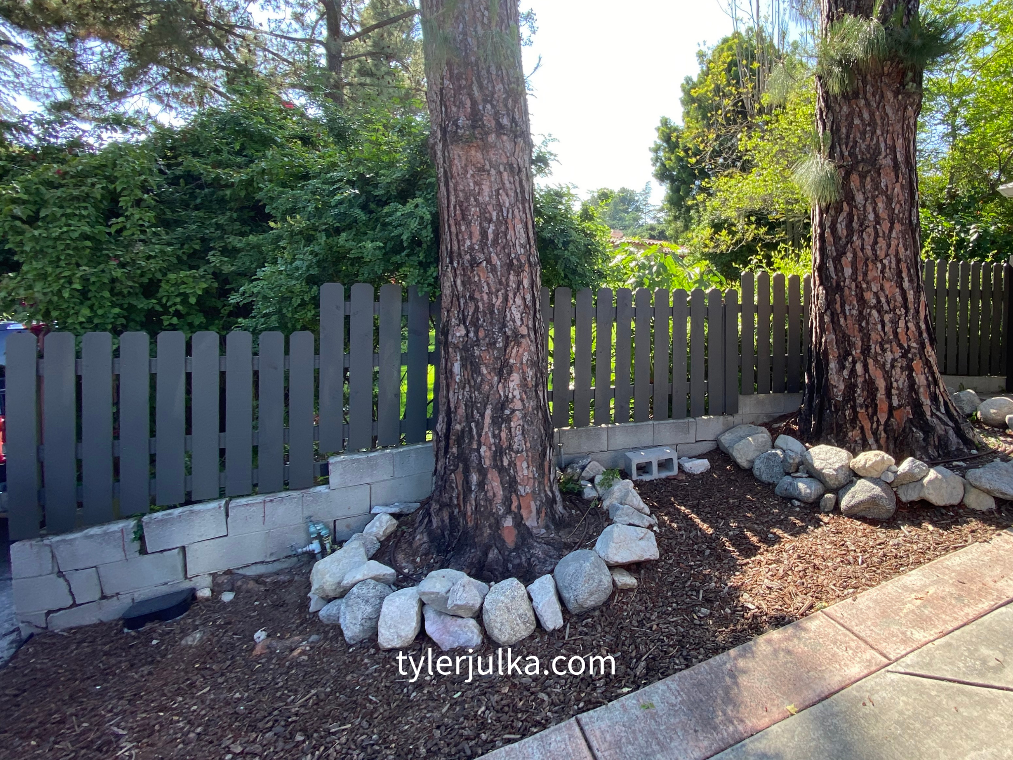 Cedar | Dog-Ear Semi-Privacy Wall Accent - La Cañada-Flintridge