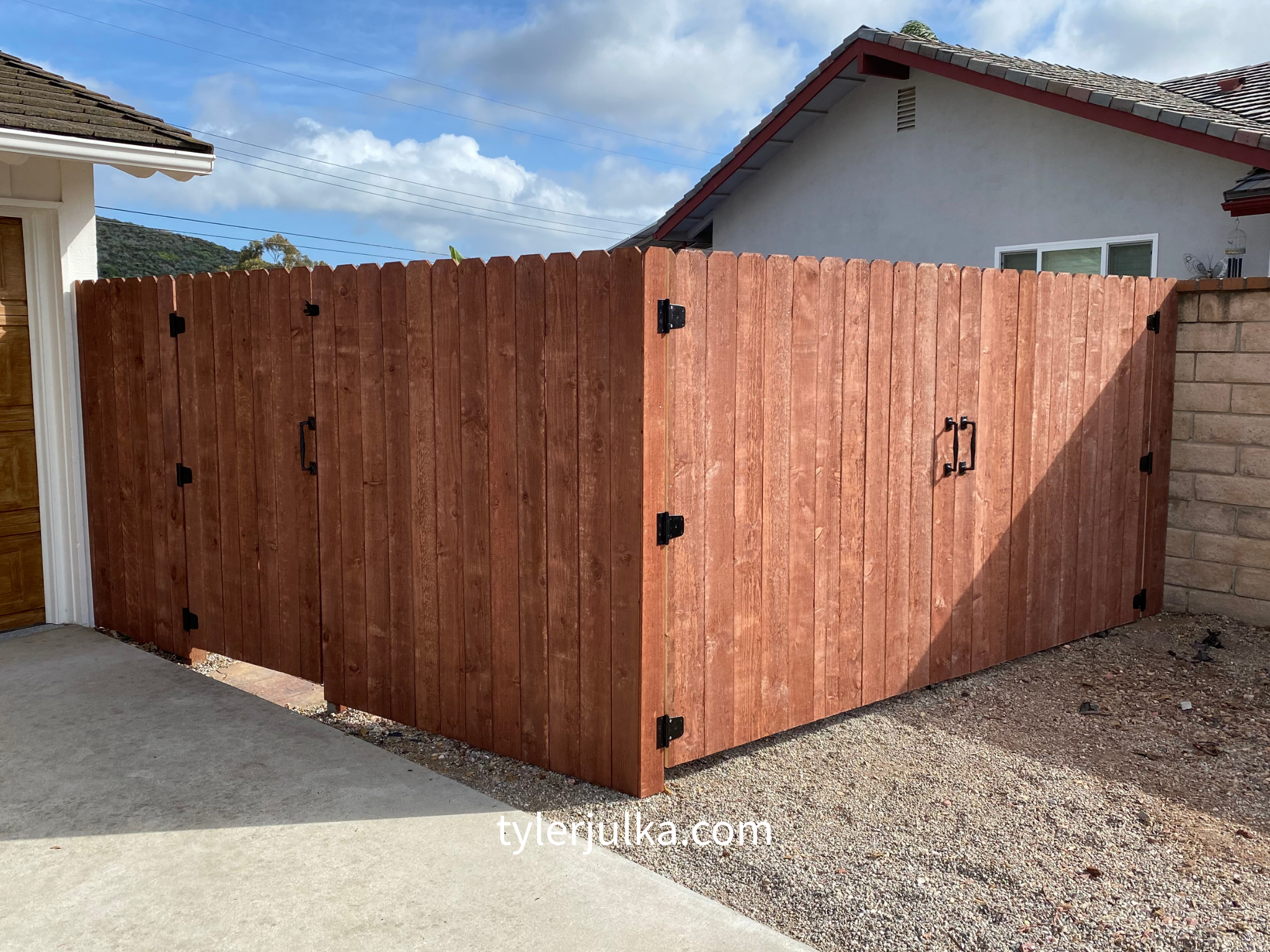 Pre-Finished Pine | Dog-Ear Privacy Fence & Gates — Thousand Oaks