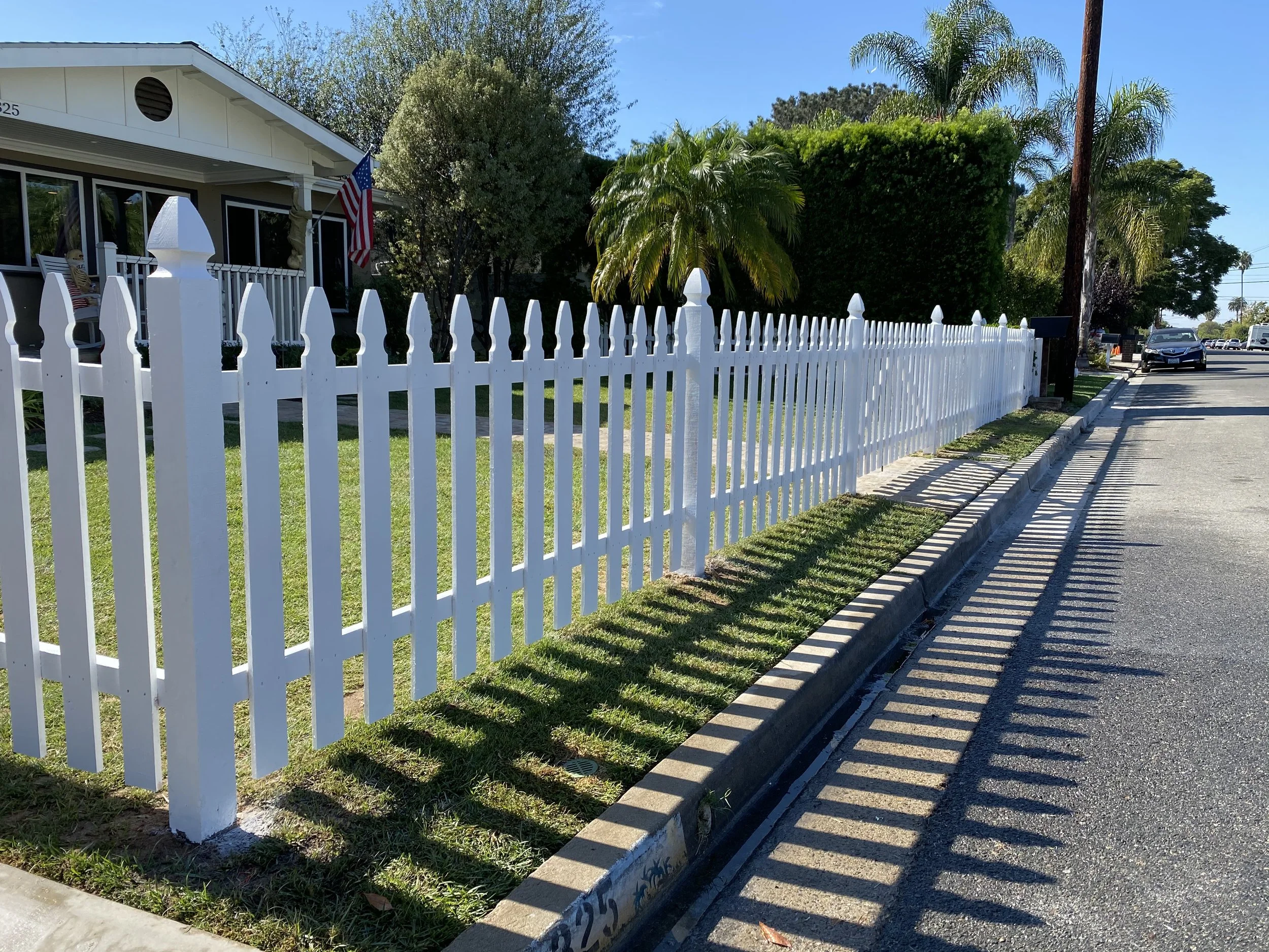 Cedar French Gothic White Picket Fence