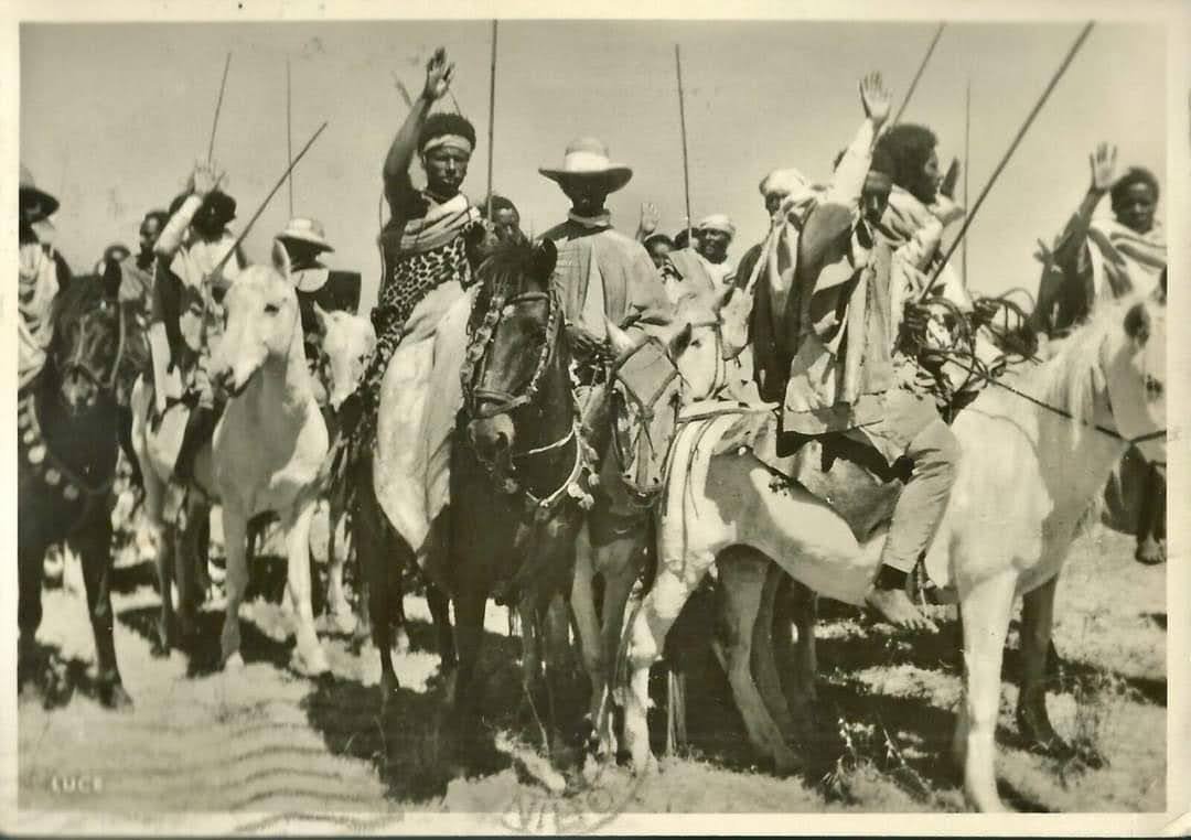 የጣሊያኑ ገዢ ዳኦስታ በቆጂን በጎበኘበት ወቅት የተደረገለት አቅርባበል። 1932/1933 ዓም አካባቢ
