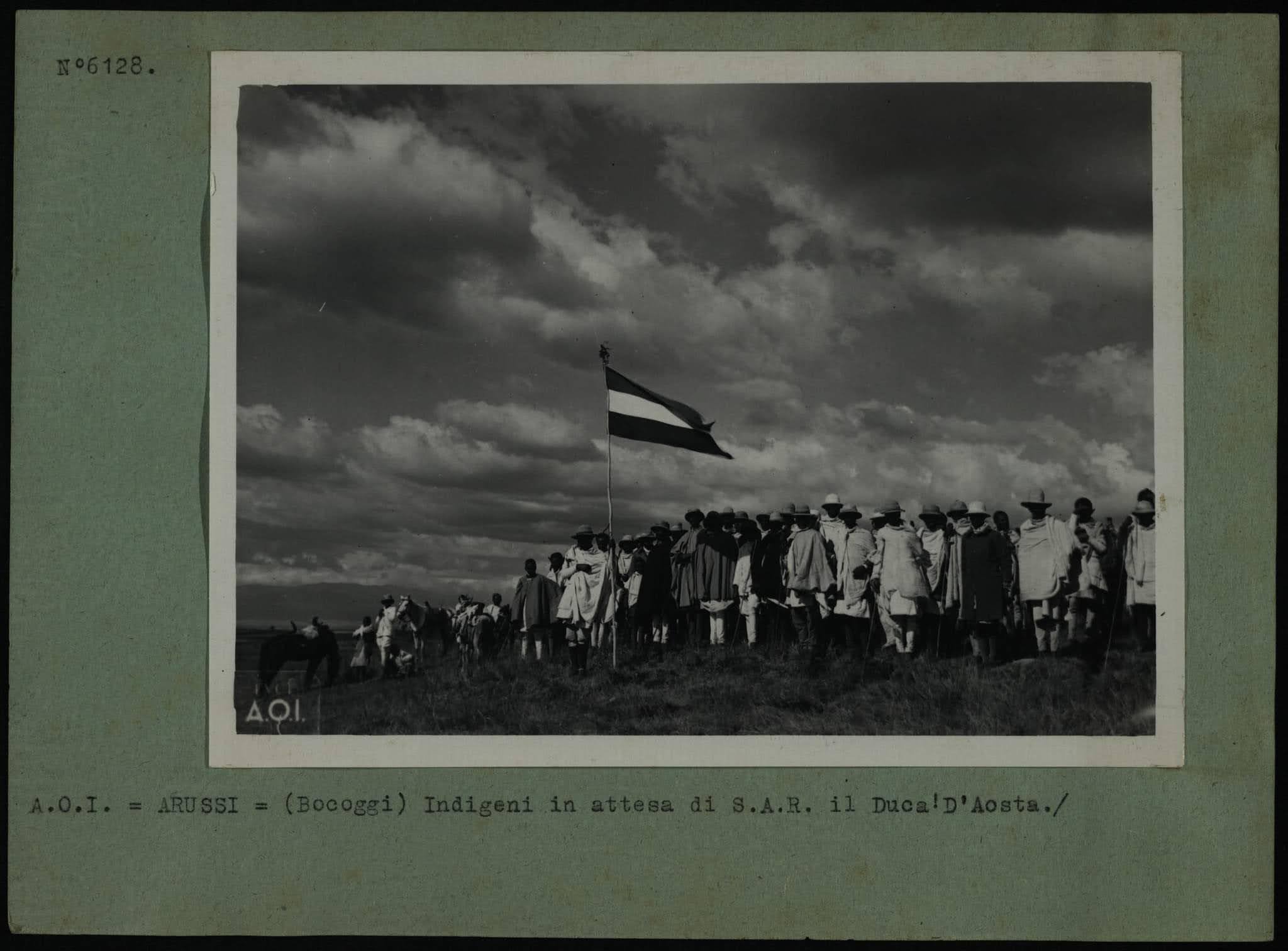 የጣሊያኑ ገዢ ዳኦስታ በቆጂን በጎበኘበት ወቅት የተደረገለት አቅርባበል። 1932/1933 ዓም አካባቢ