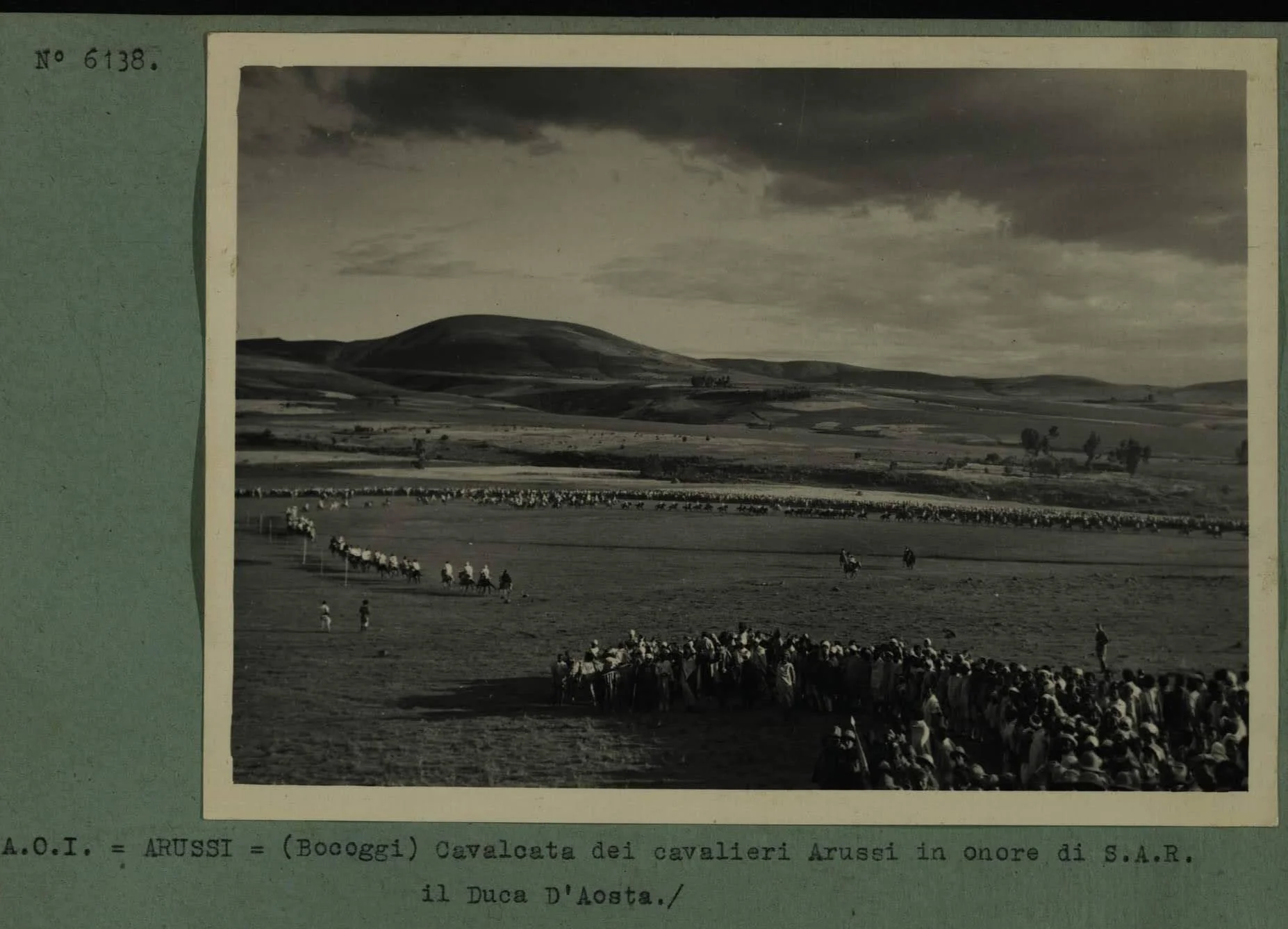 የጣሊያኑ ገዢ ዳኦስታ በቆጂን በጎበኘበት ወቅት የተደረገለት አቅርባበል። 1932/1933 ዓም አካባቢ
https://youtu.be/cGq1kOf5R2o