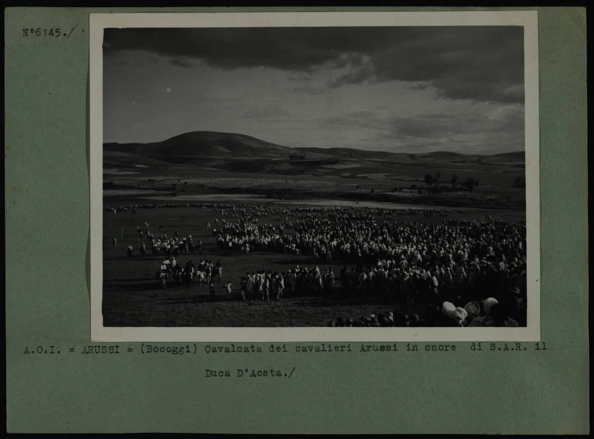 የጣሊያኑ ገዢ ዳኦስታ በቆጂን በጎበኘበት ወቅት የተደረገለት አቅርባበል። 1932/1933 ዓም አካባቢ
https://youtu.be/cGq1kOf5R2o