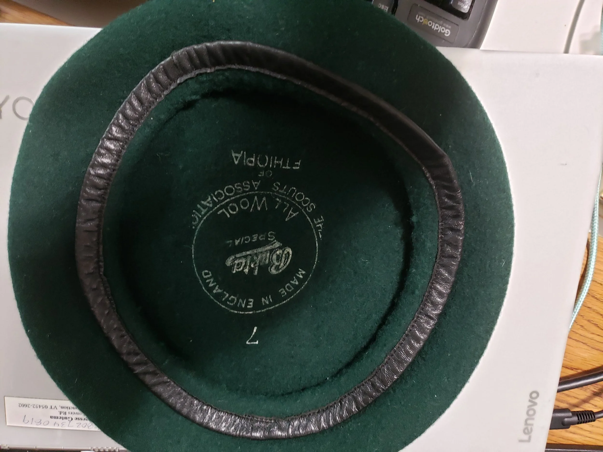 የመጀመሪያ ቦይስኮውት ባርነጣ። በሚስተር ዳንኤል ክሎዝ ለመለስተኛ ትምሕርት ቤት የተላከ ነው። አሁን ጉታ ሁሪሳ እጅ ይገኛል። 