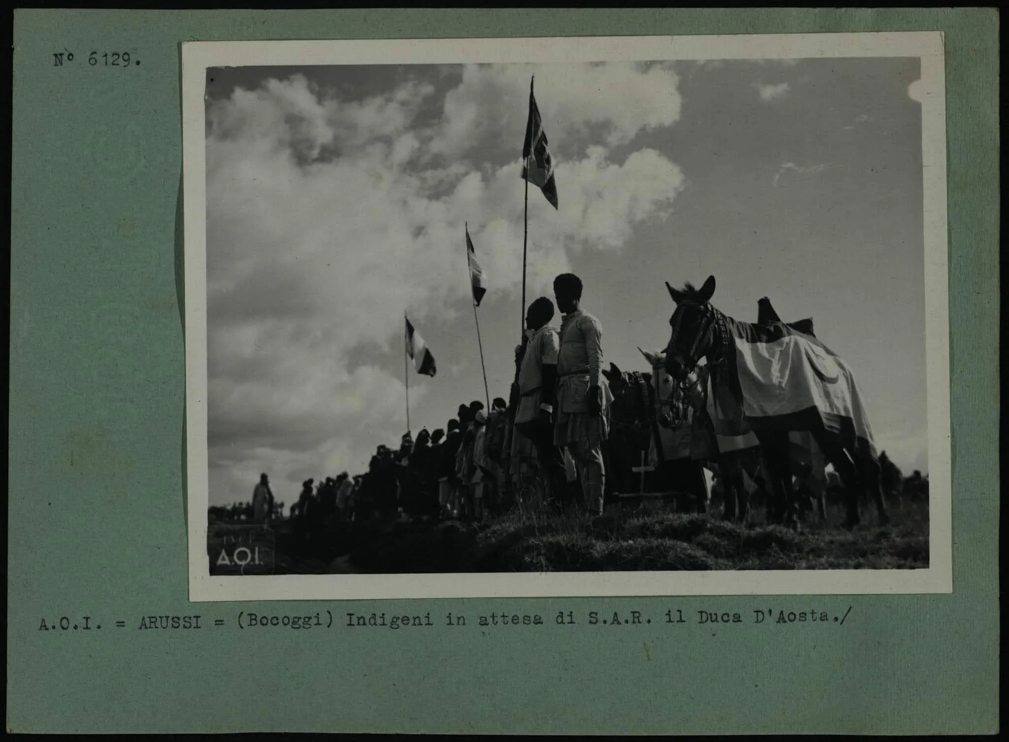 የጣሊያኑ ገዢ ዳኦስታ በቆጂን በጎበኘበት ወቅት የተደረገለት አቅርባበል። 1932/1933 ዓም አካባቢ
https://youtu.be/cGq1kOf5R2o